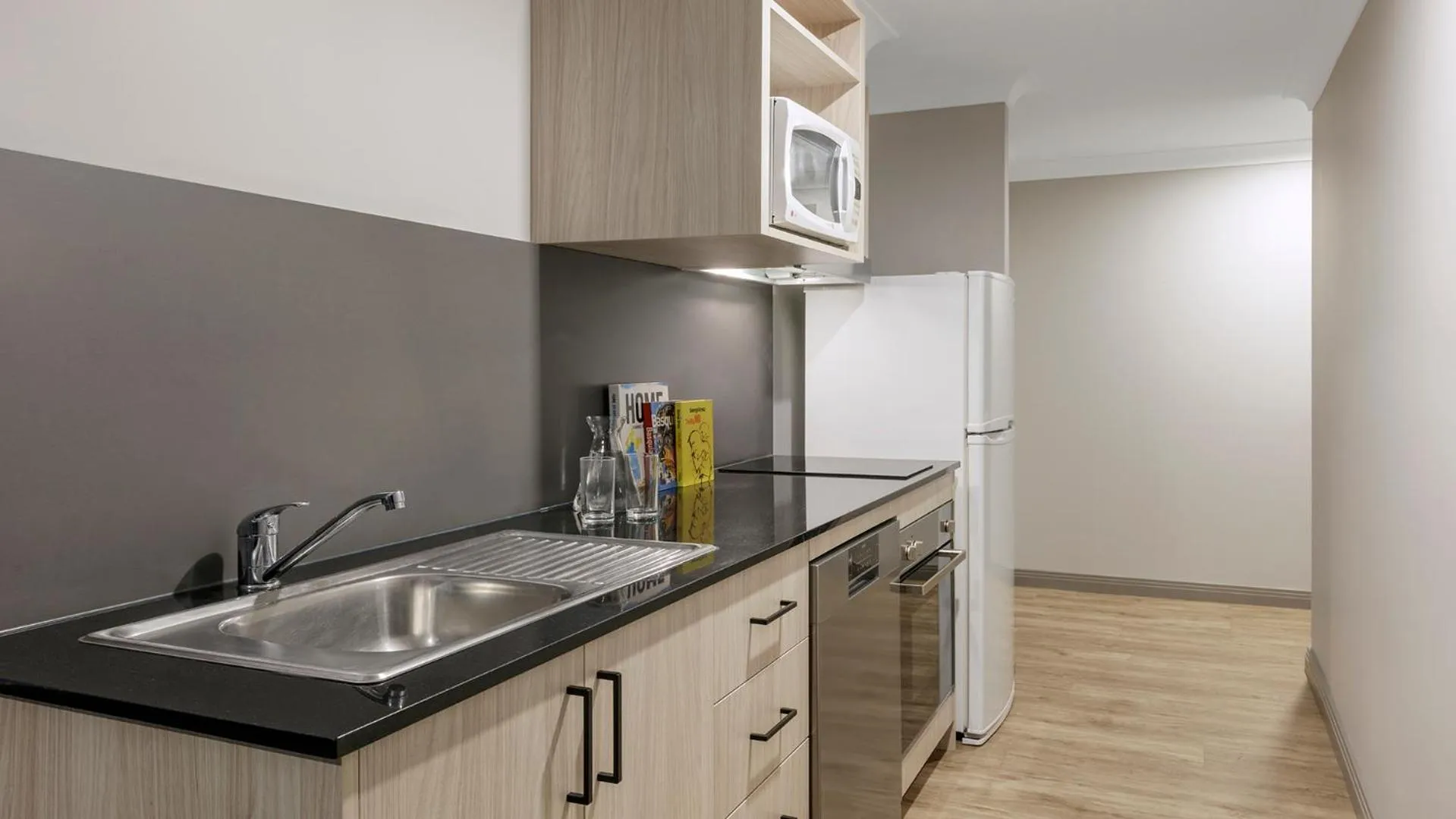 Coffee/tea facilities in Oaks Sydney North Ryde Suites