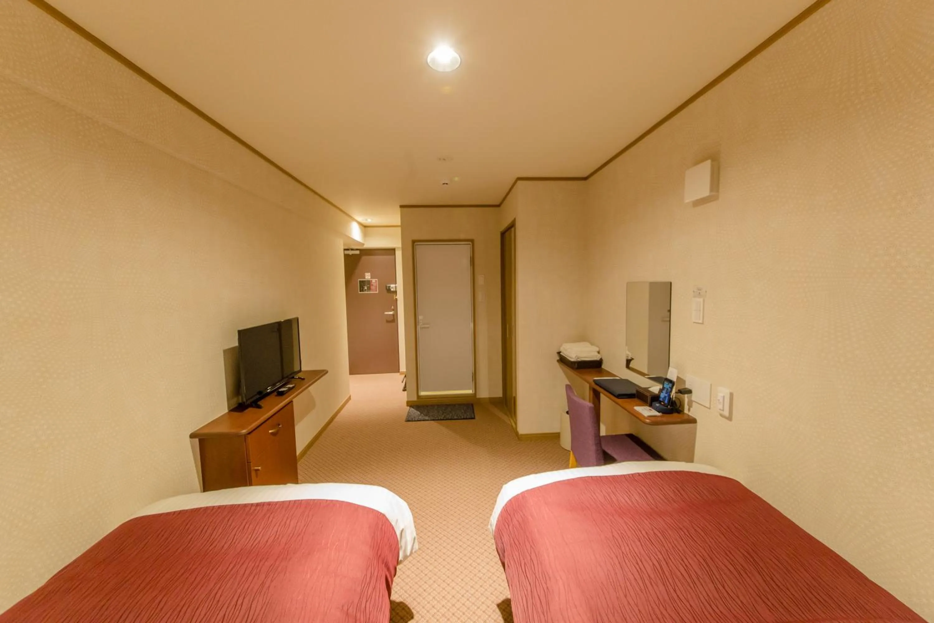 Bed, TV/Entertainment Center in Cutter INN KYOTO