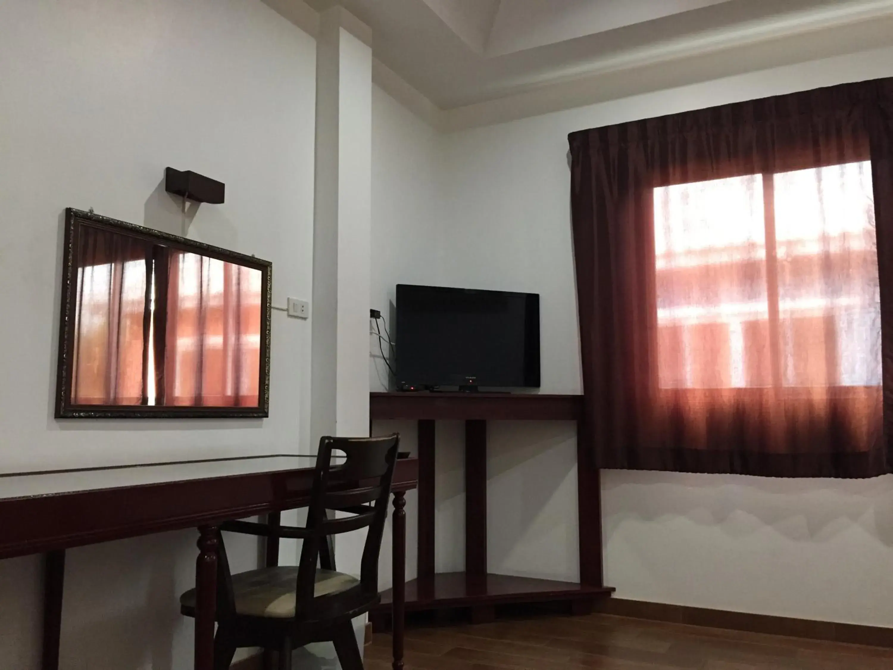 Bedroom, TV/Entertainment Center in Issara House Bangkok