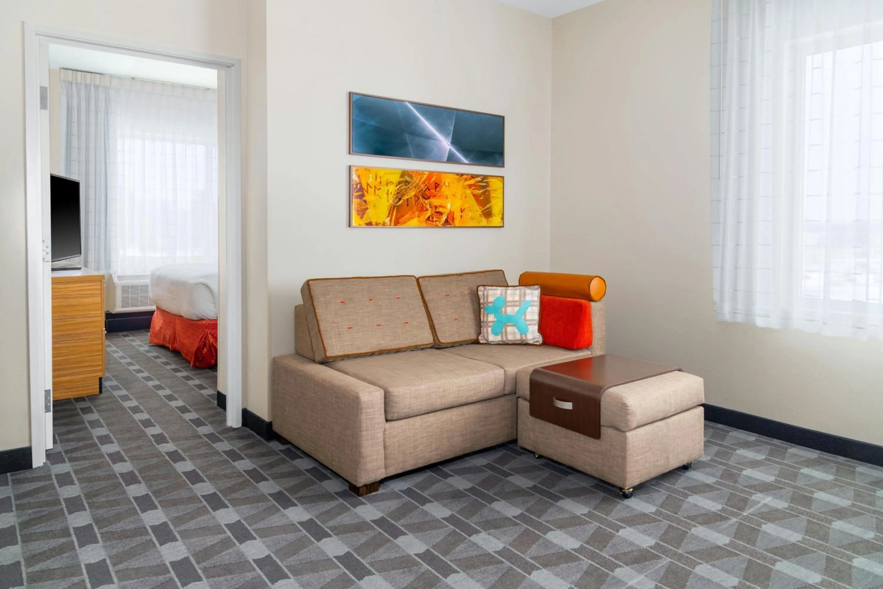 Living room in TownePlace Suites by Marriott Detroit Allen Park