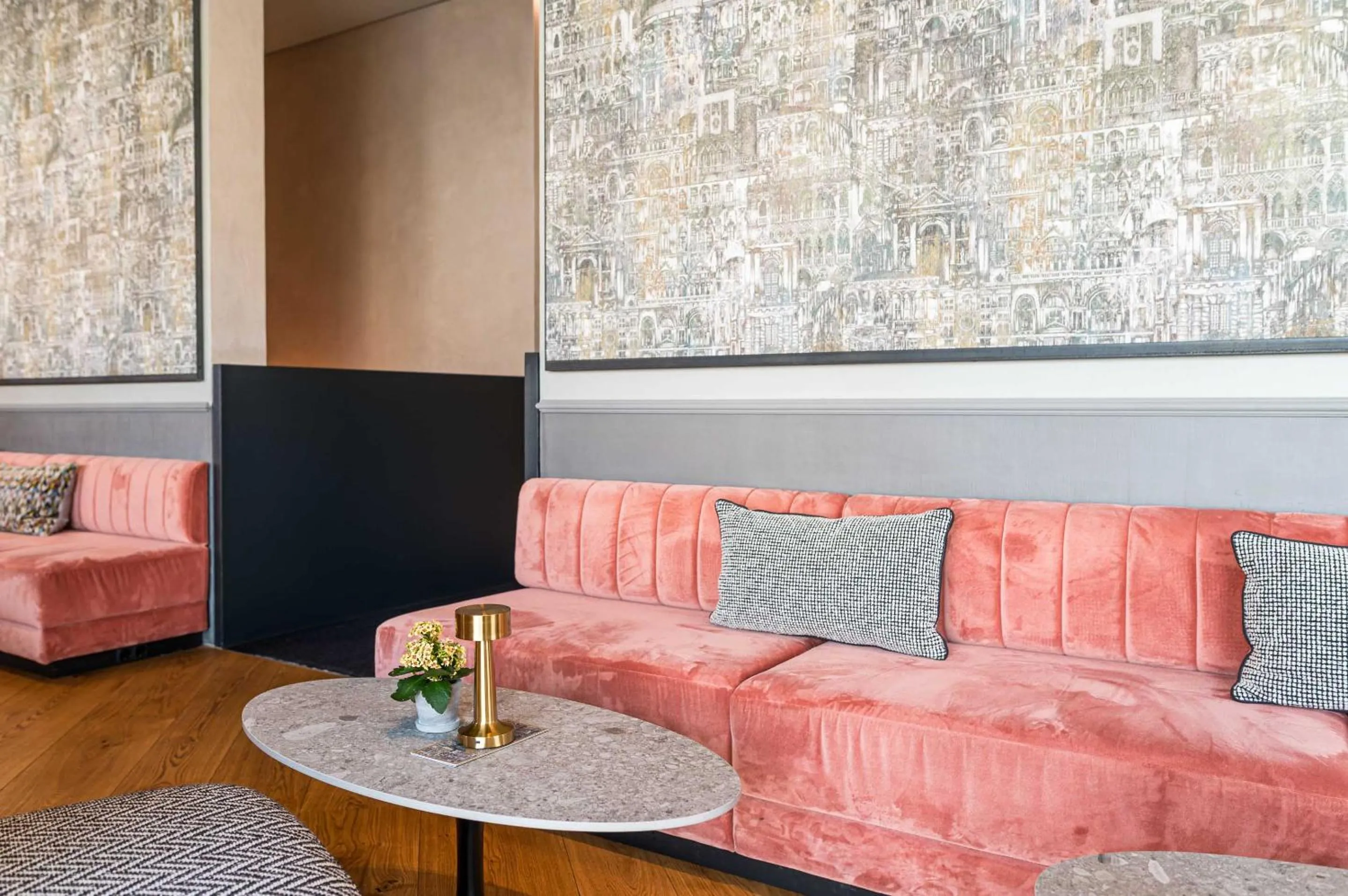 Lounge or bar in Hotel Miano by Limehome