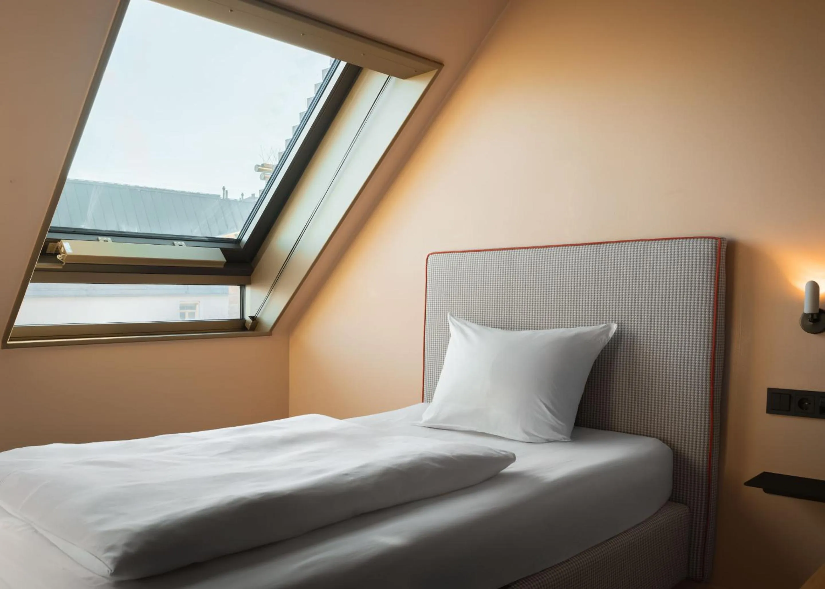 Bed in Hotel Miano by Limehome