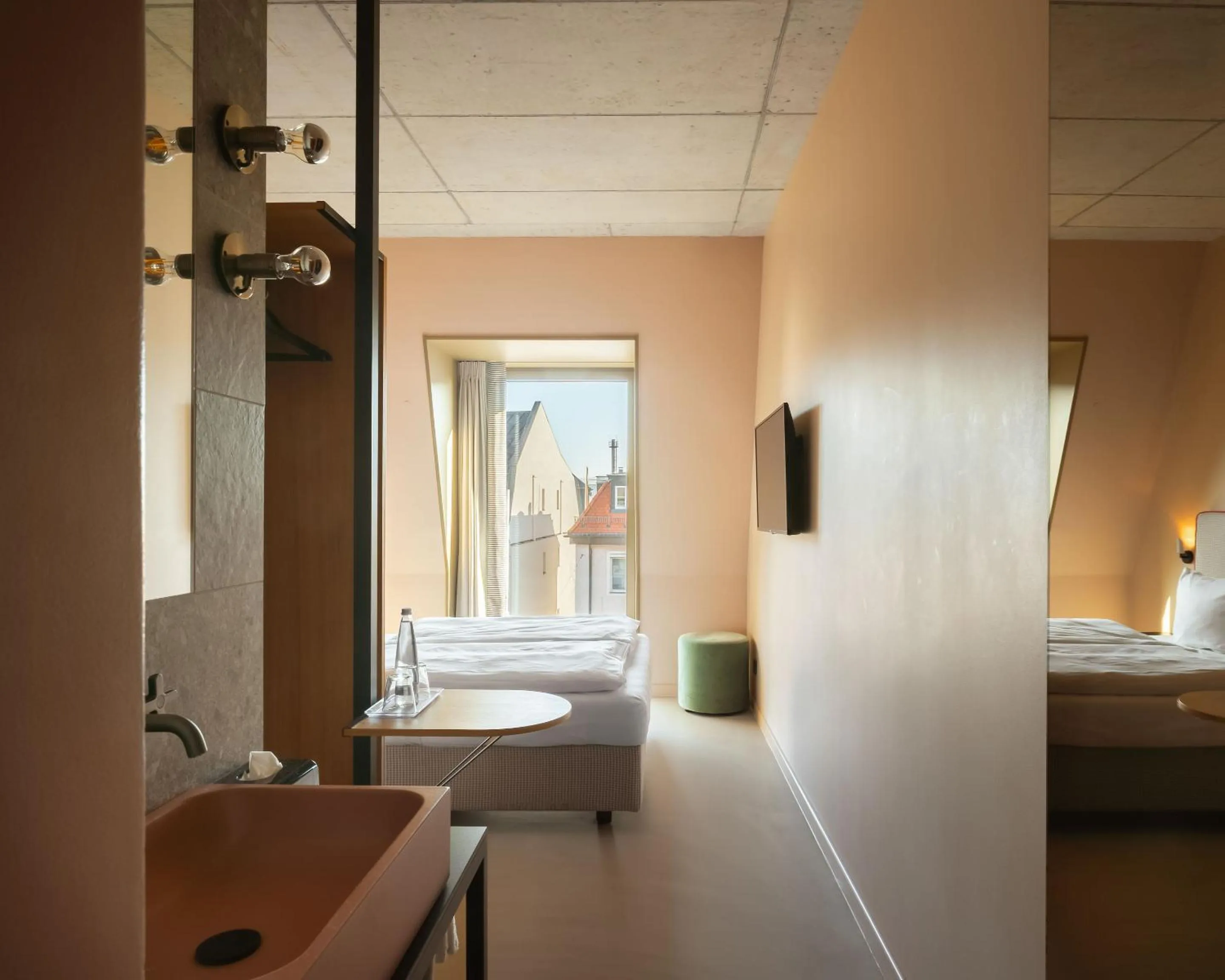 Bed in Hotel Miano by Limehome