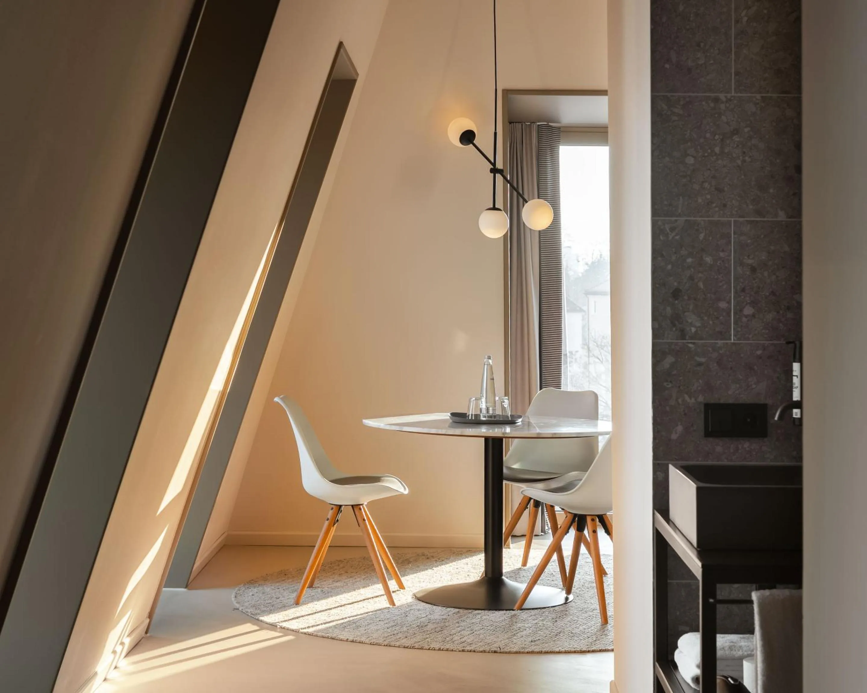 Seating area in Hotel Miano by Limehome