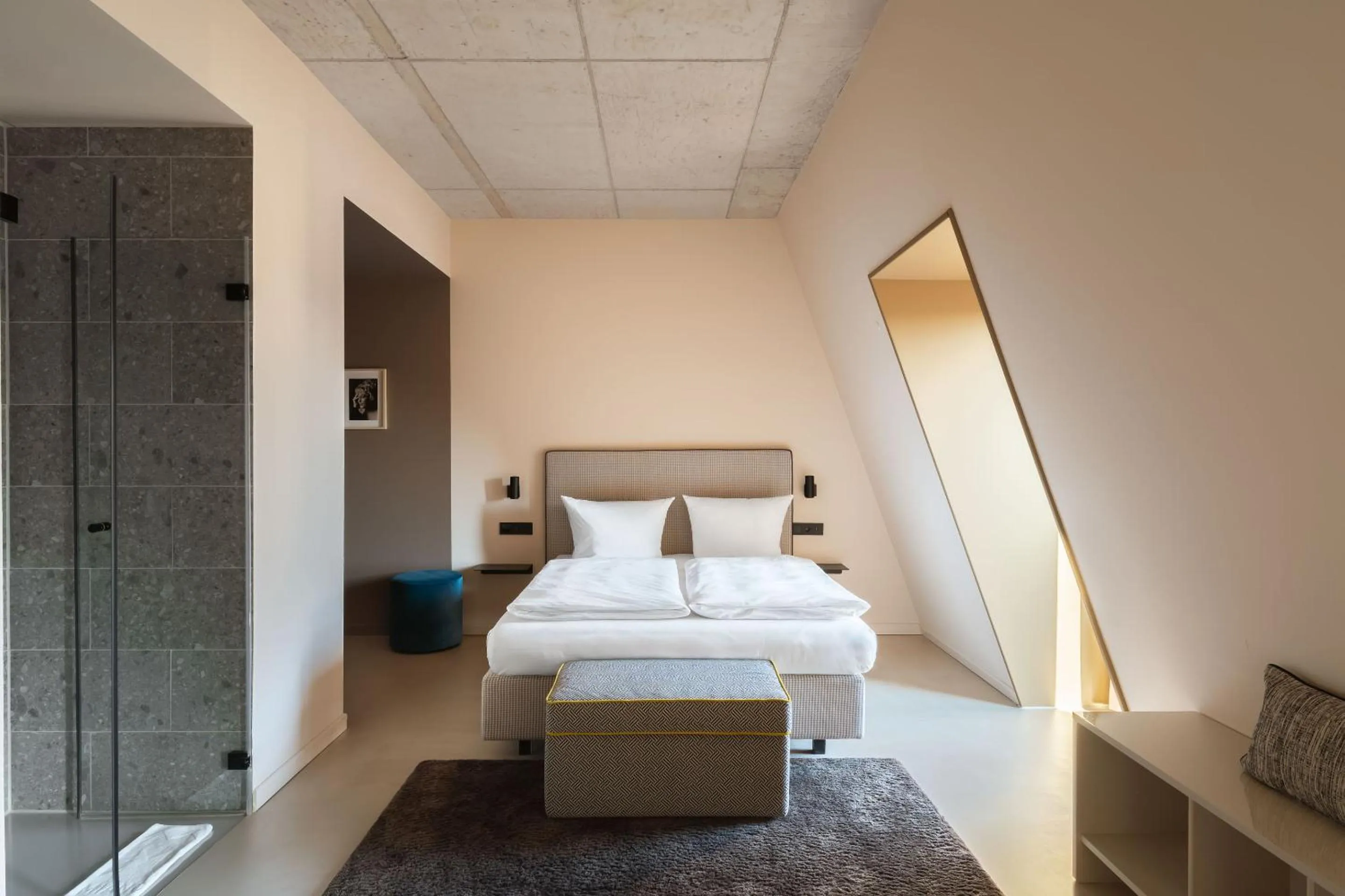 Shower, Bed in Hotel Miano by Limehome