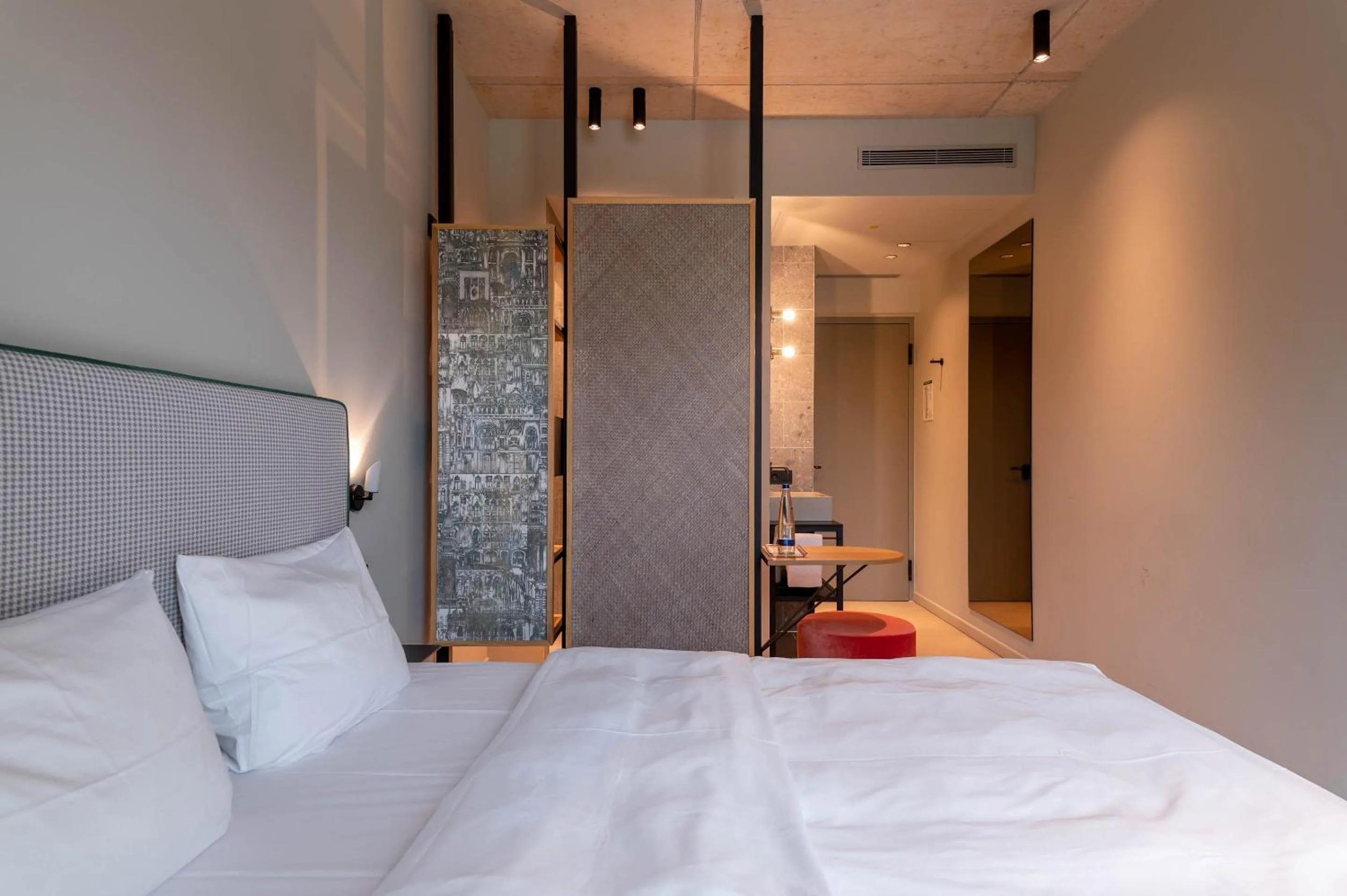 Bed in Hotel Miano by Limehome