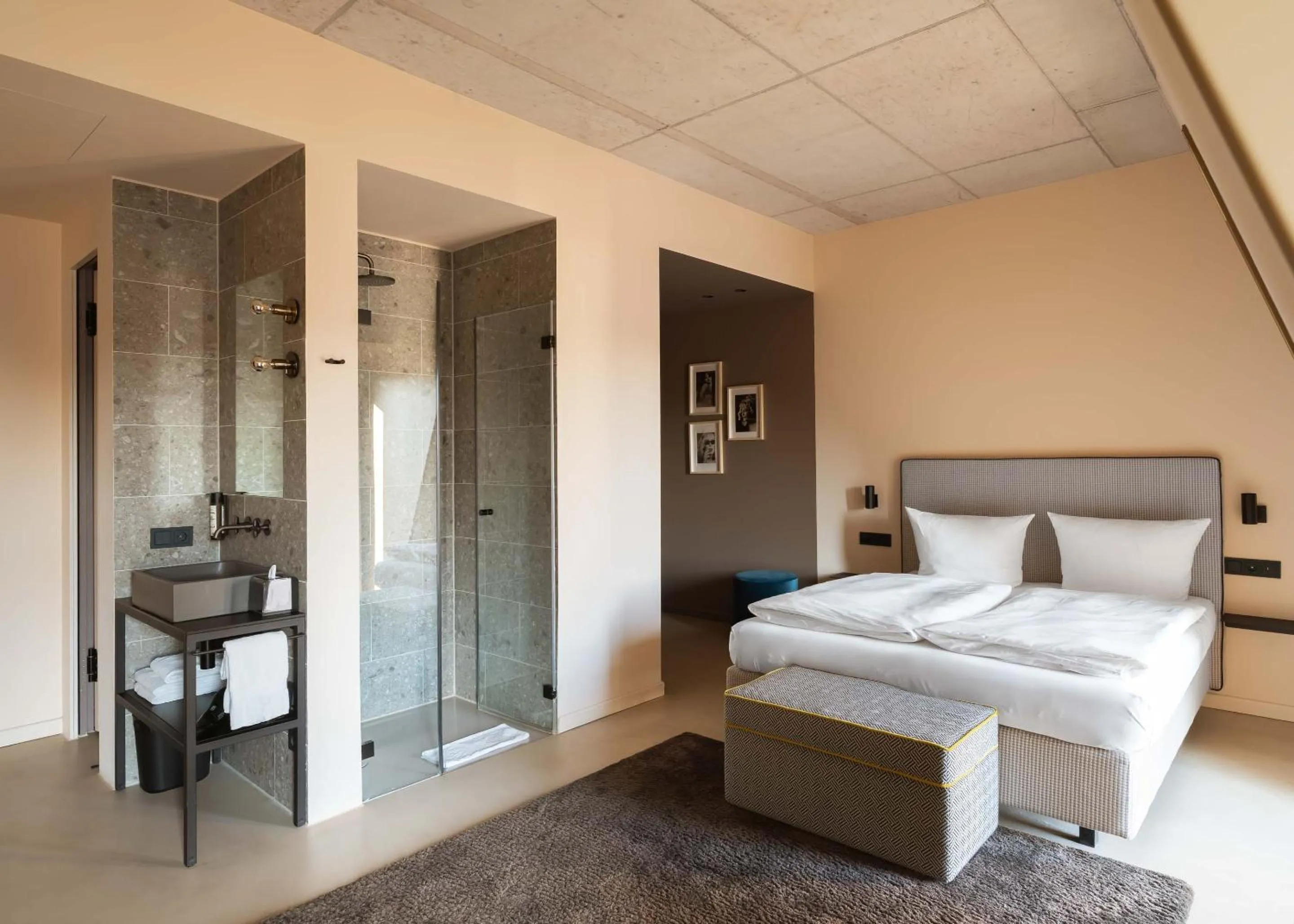 Shower, Bed in Hotel Miano by Limehome