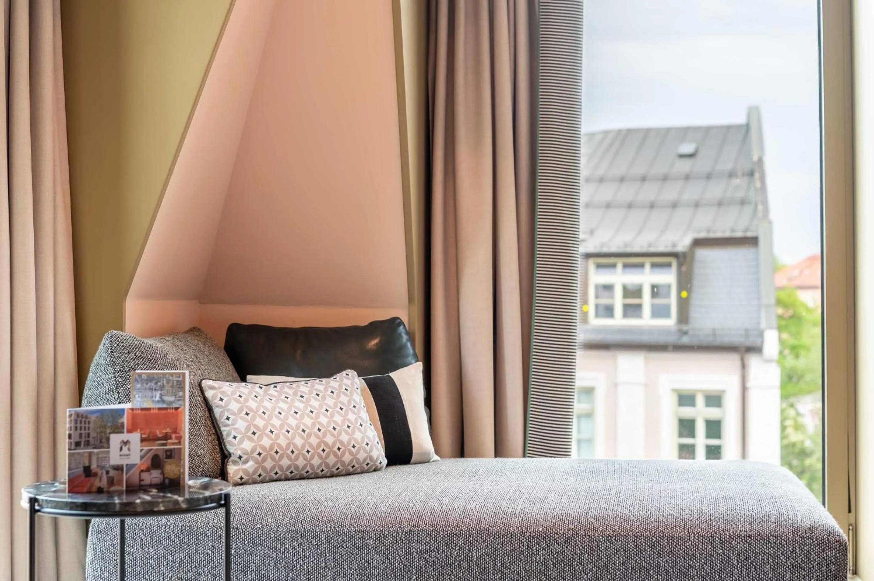 Decorative detail, Bed in Hotel Miano by Limehome