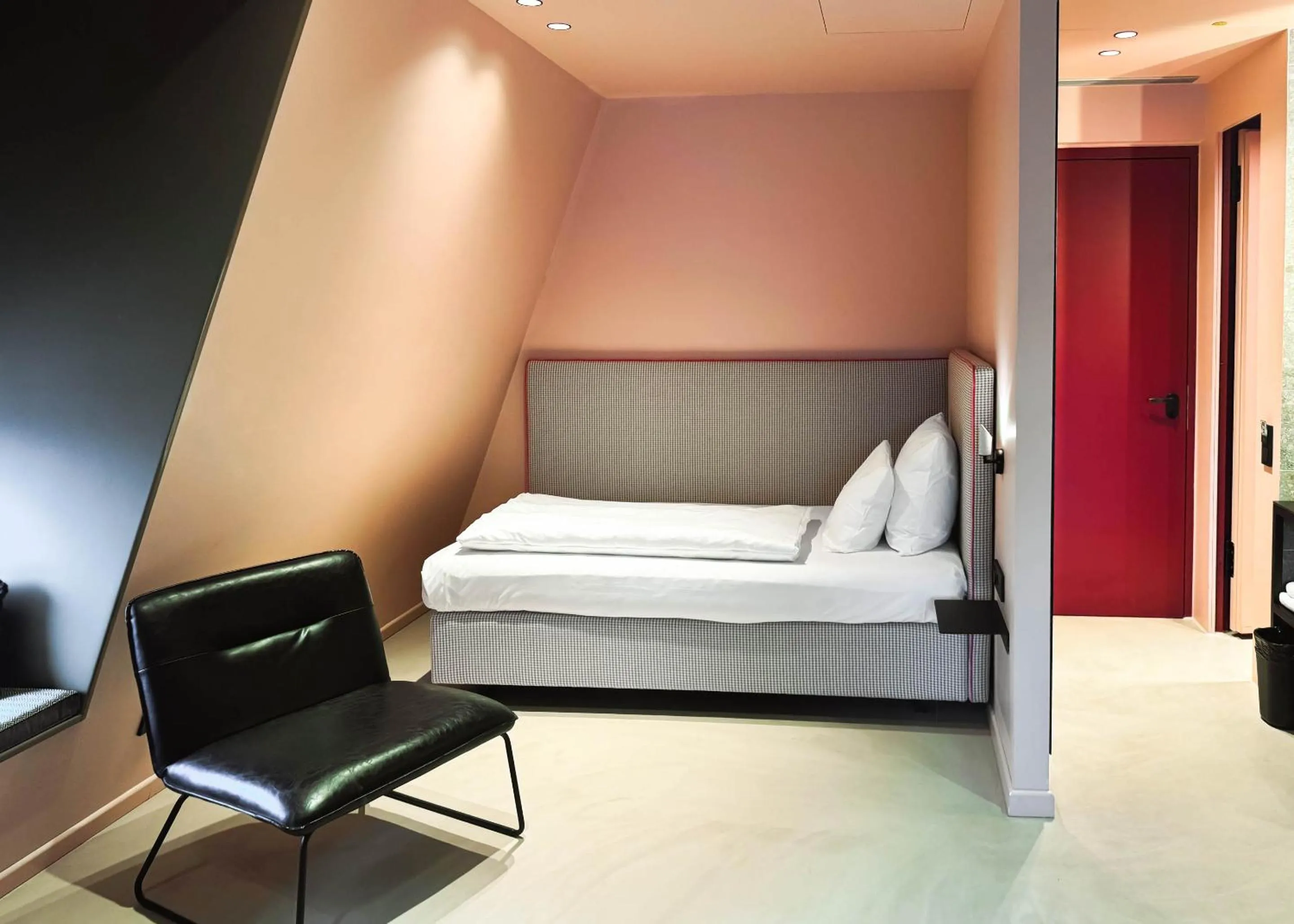 Bed in Hotel Miano by Limehome