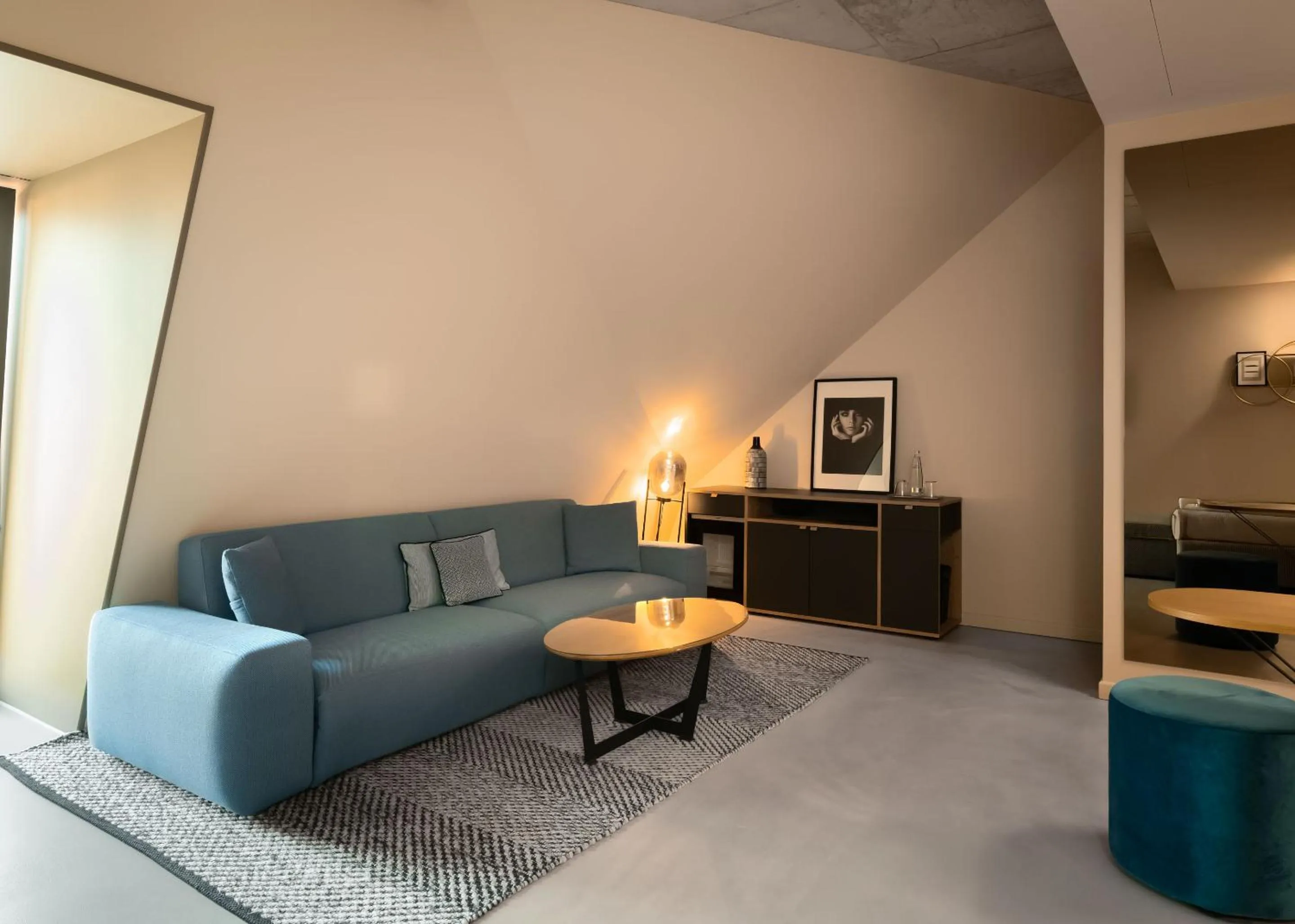 Seating area in Hotel Miano by Limehome