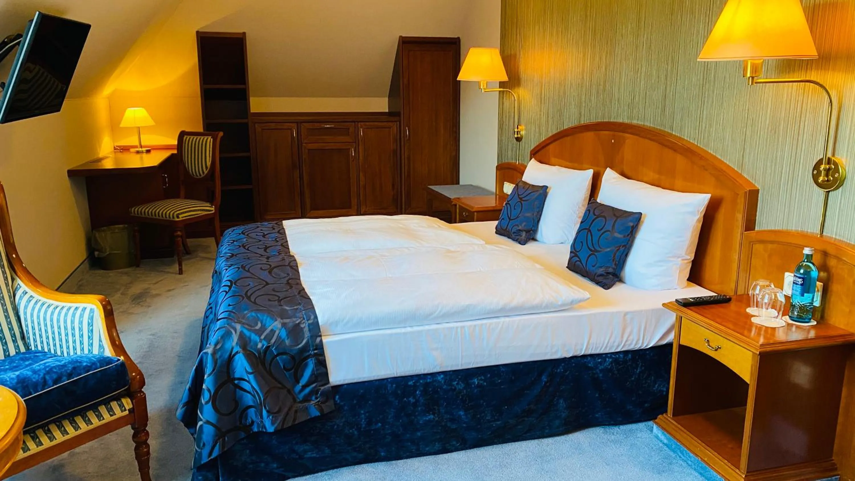 Photo of the whole room, Bed in Residenz Seehotel Berlin Brandenburg