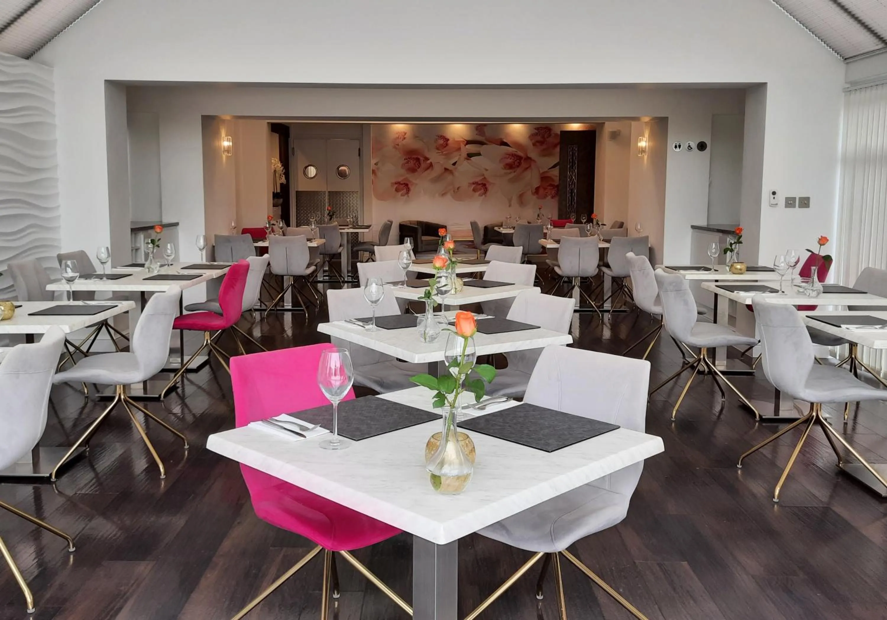 Restaurant/places to eat in Kingfisher Hotel, Golf and Country Club