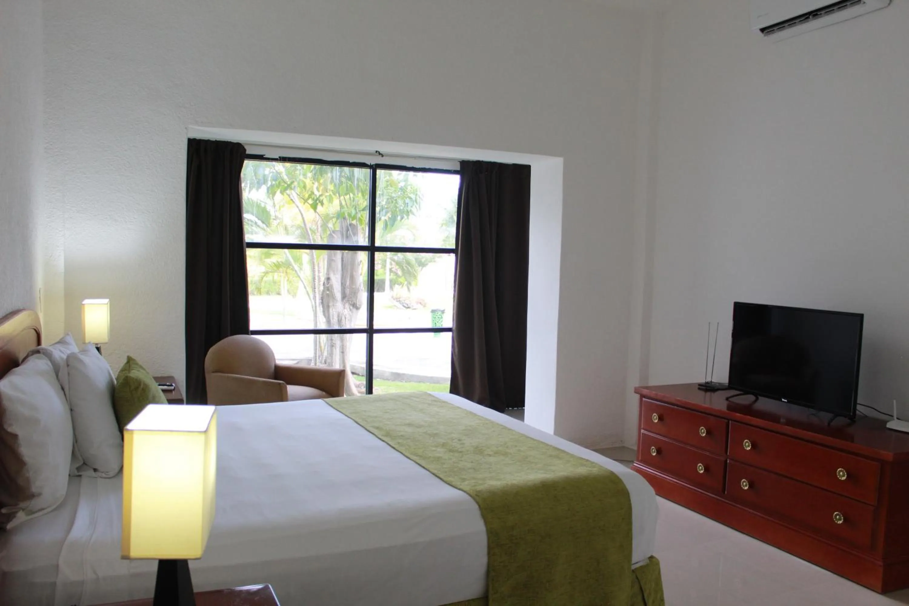 Photo of the whole room, Bed in Hotel Green 16