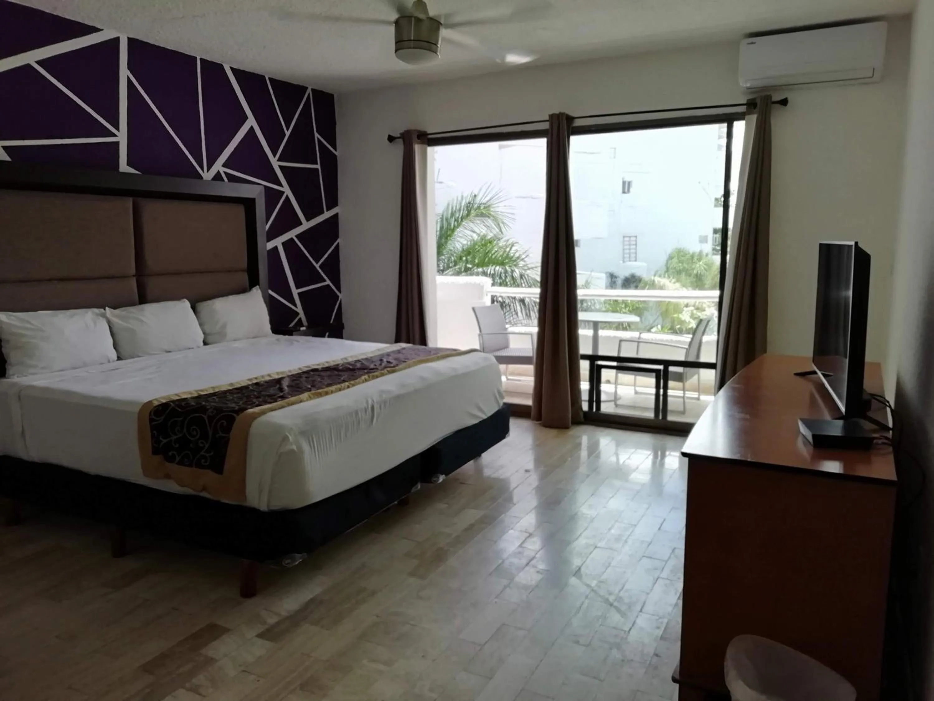 Photo of the whole room, Bed in Hotel Green 16