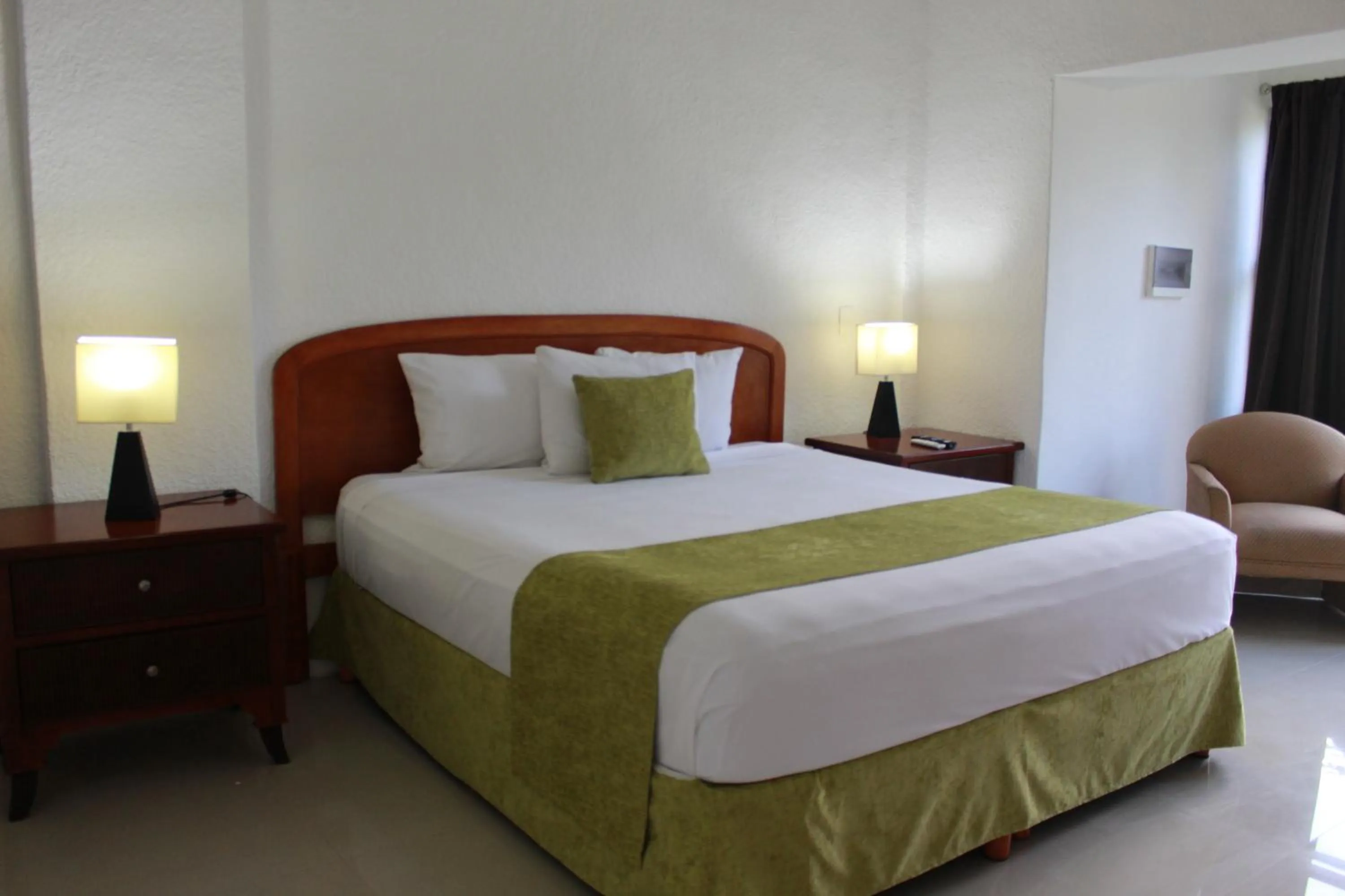 Photo of the whole room, Bed in Hotel Green 16