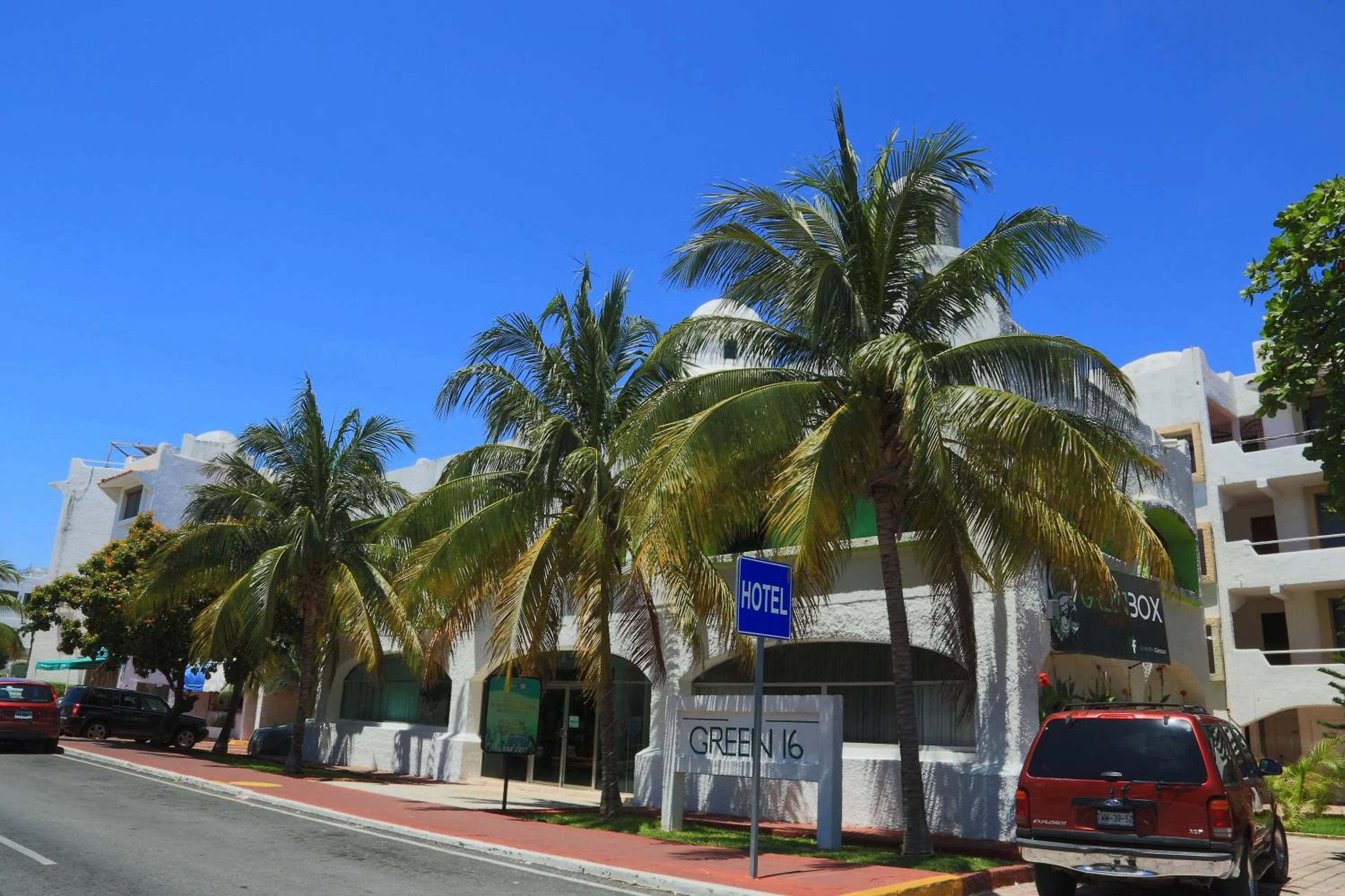 Facade/entrance in Hotel Green 16