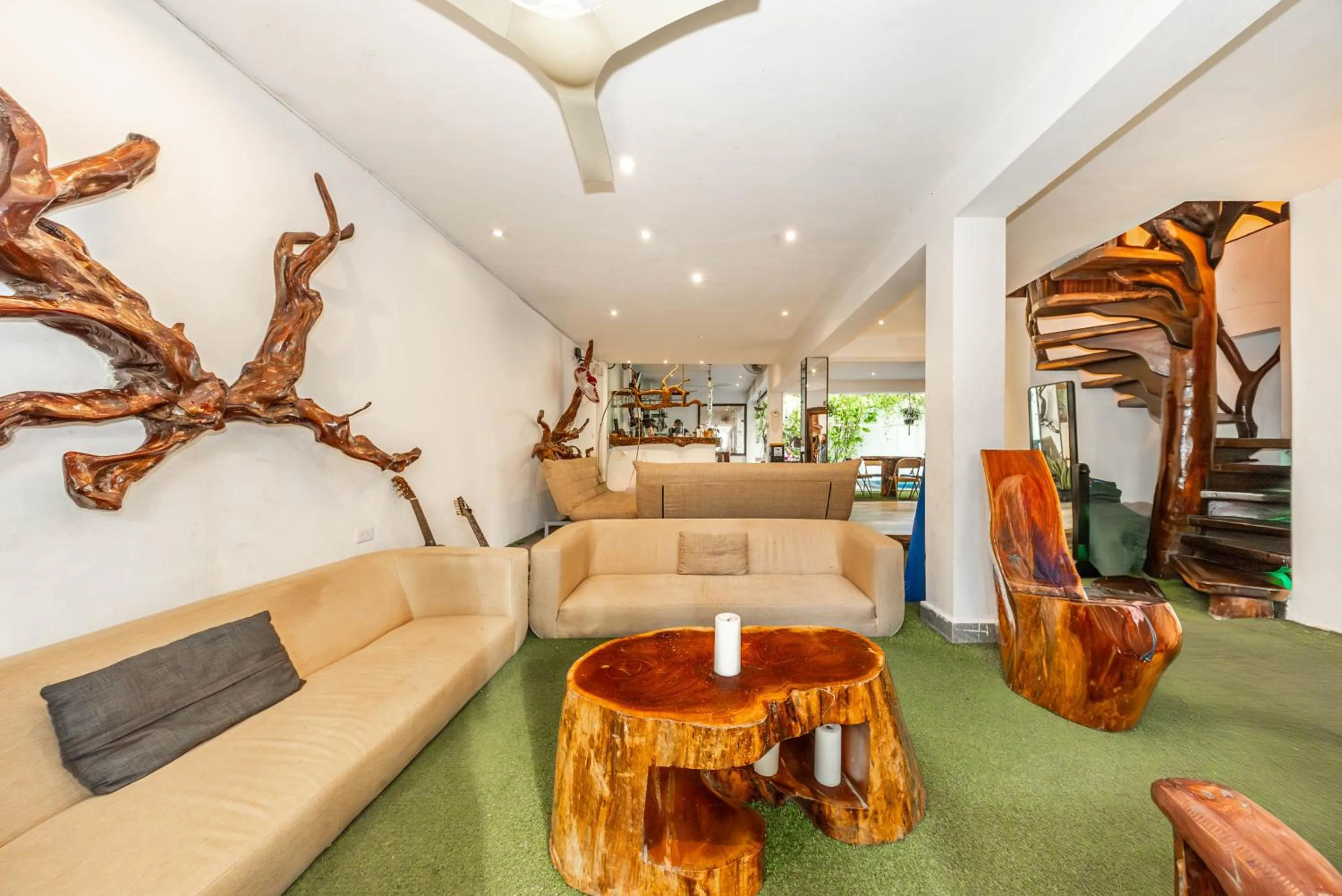 Communal lounge/ TV room in The Green Village Boutique Hotel