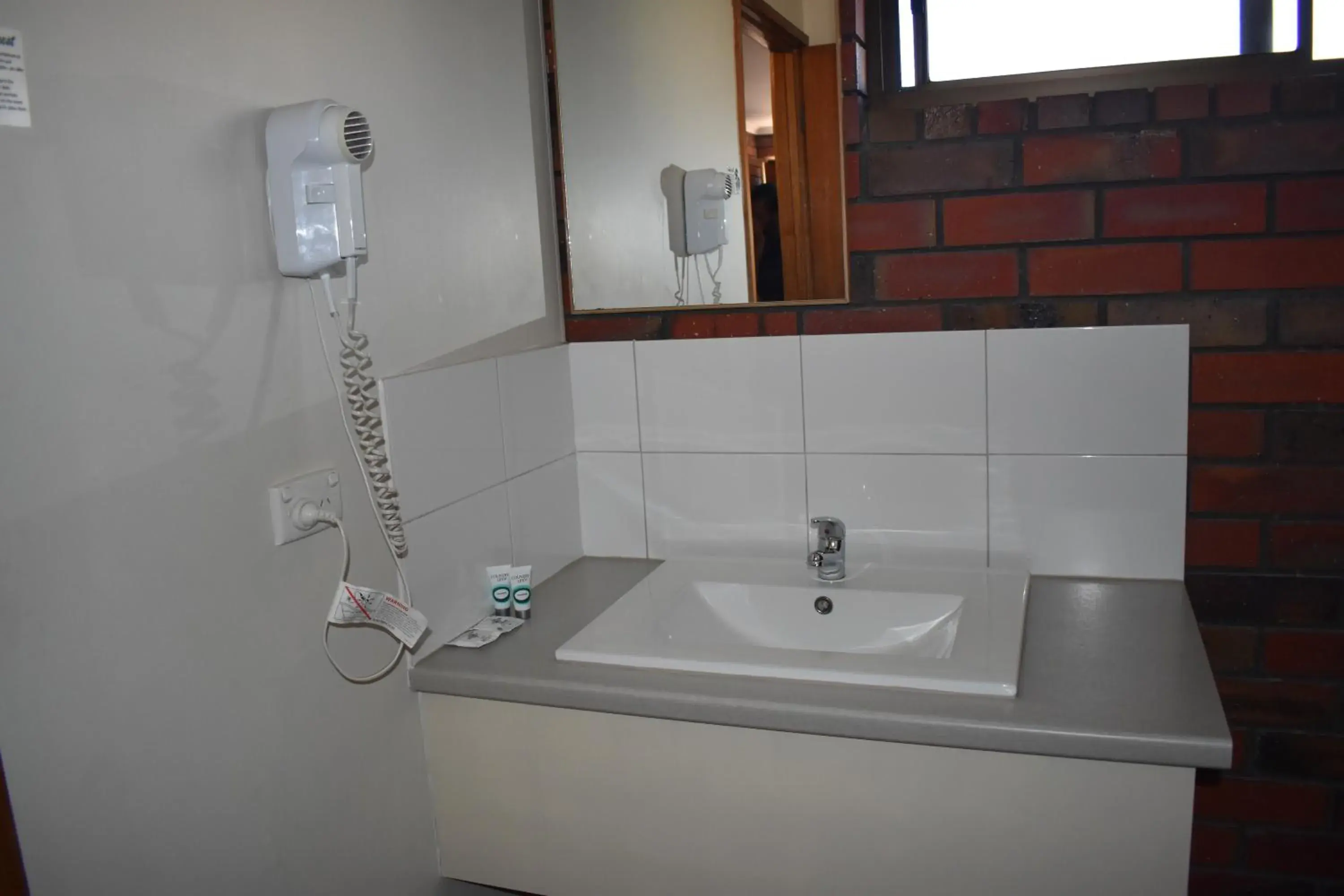 Twin Room - single occupancy in Coorrabin Motor Inn Twin Room - single occupancy in Coorrabin Motor Inn