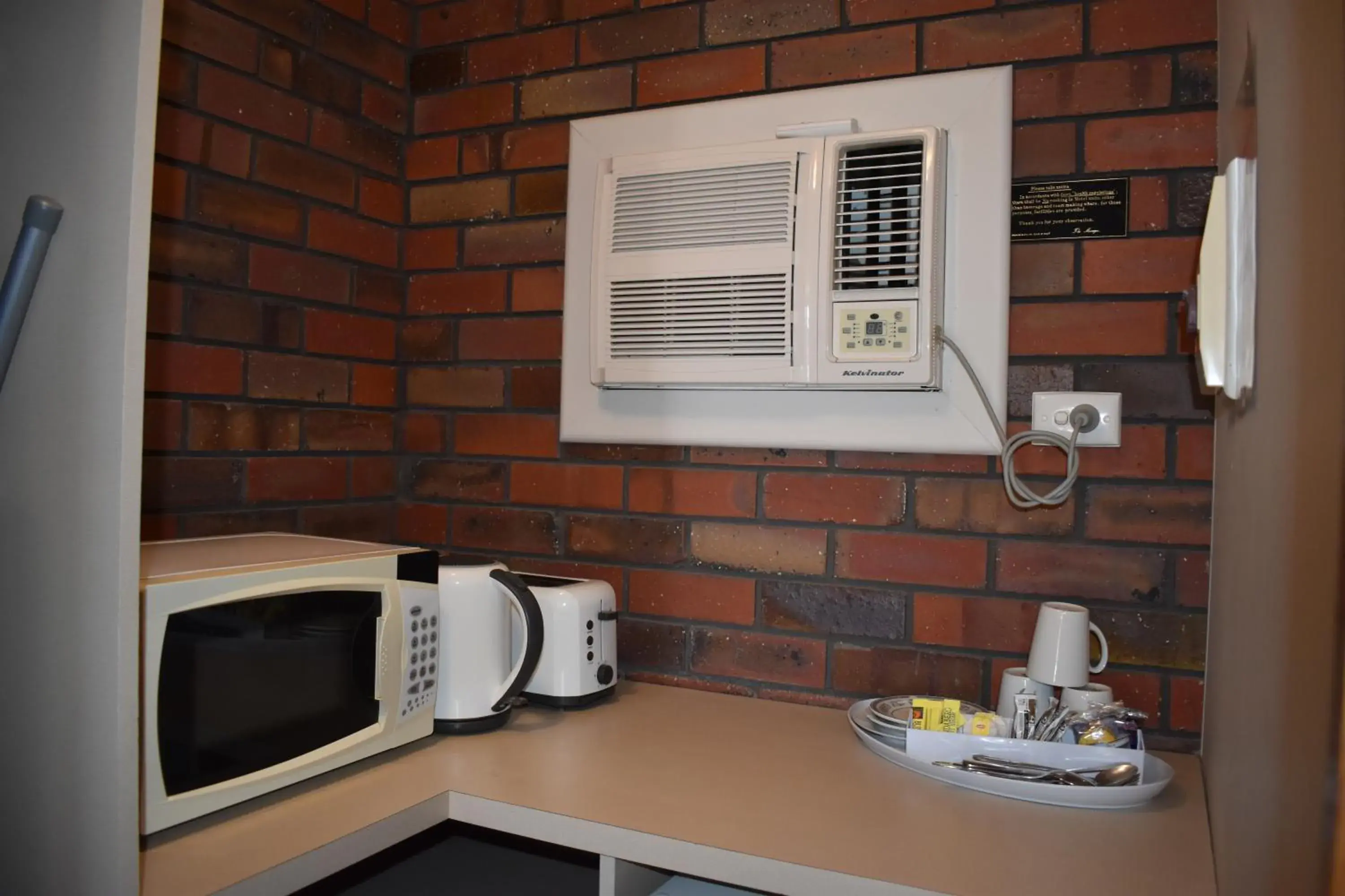 Double Room - Disability Access in Coorrabin Motor Inn Double Room - Disability Access in Coorrabin Motor Inn