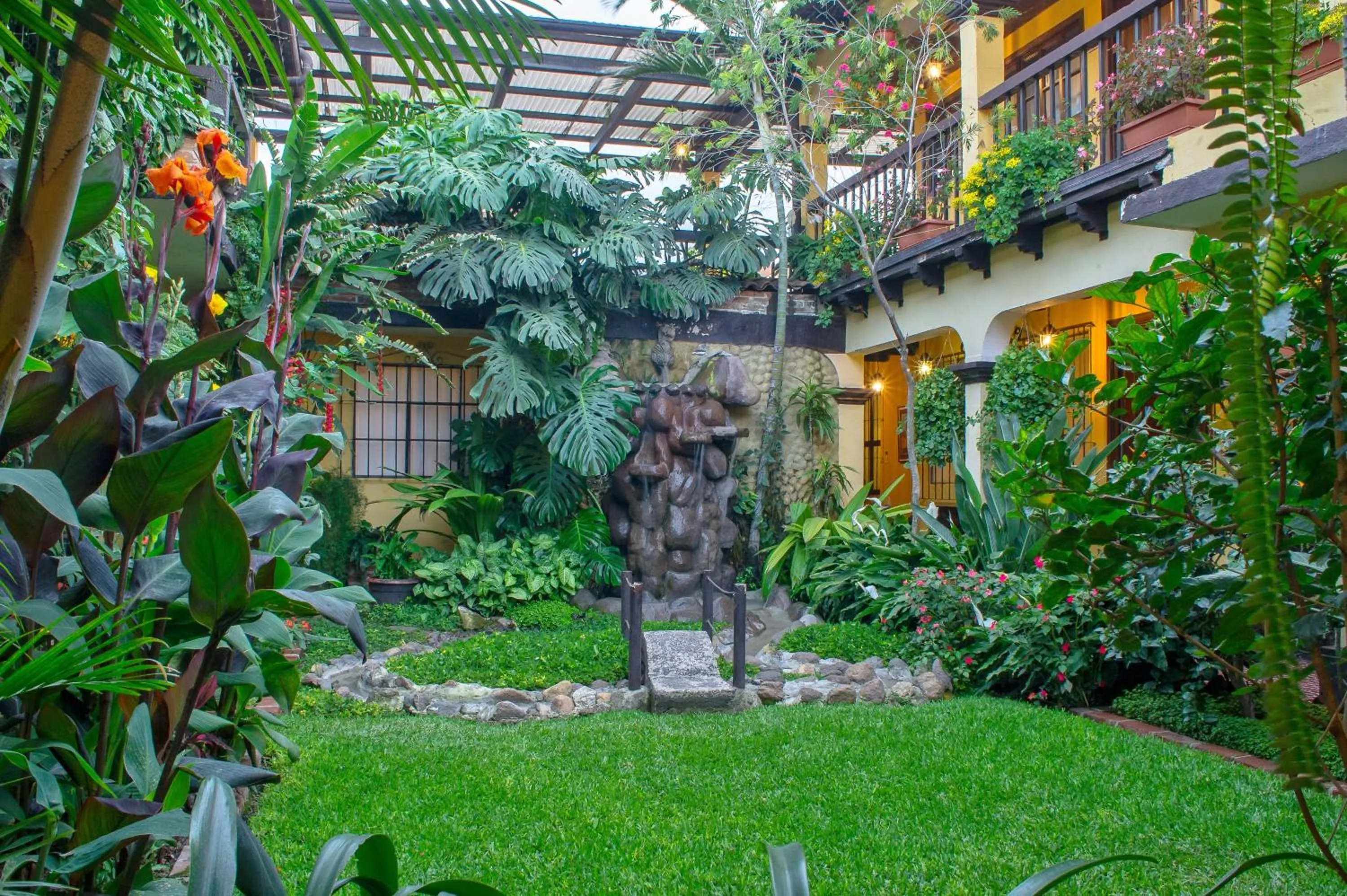 Garden in Hotel Las Camelias Inn by AHS