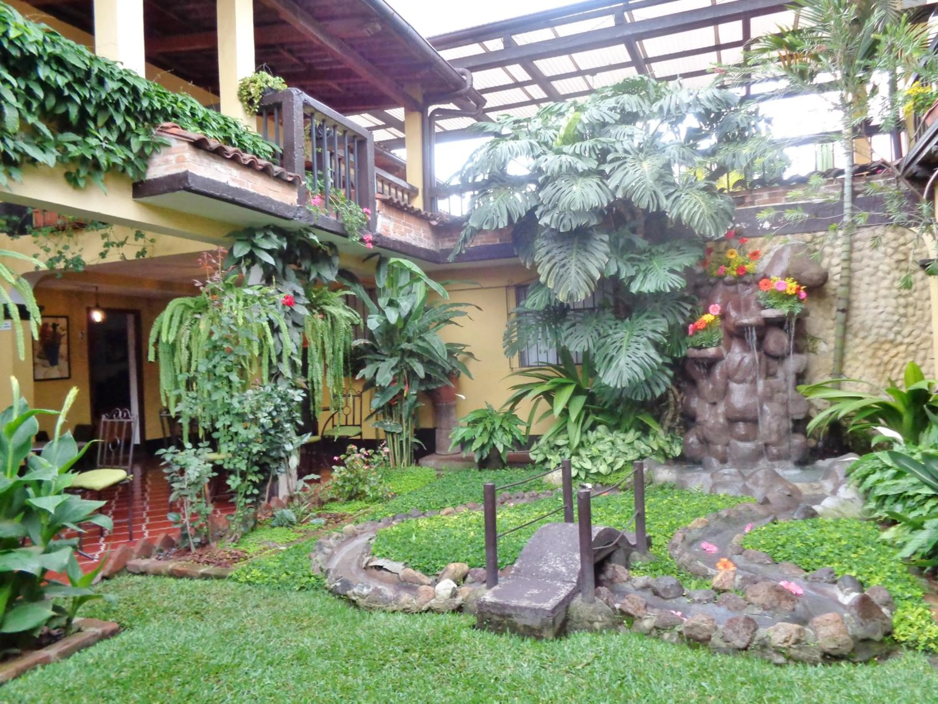 Garden in Hotel Las Camelias Inn by AHS