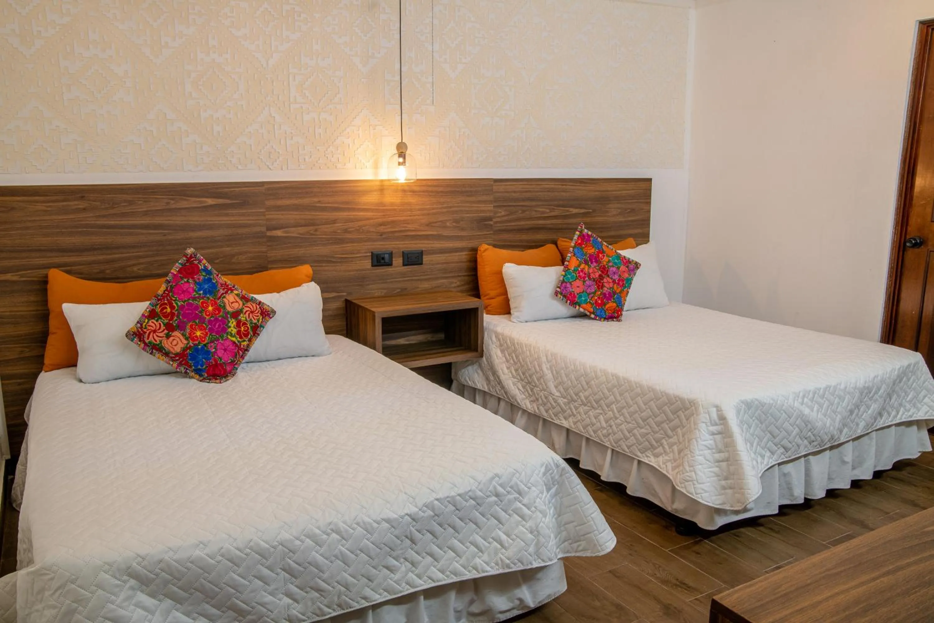 Bed in Hotel Las Camelias Inn by AHS