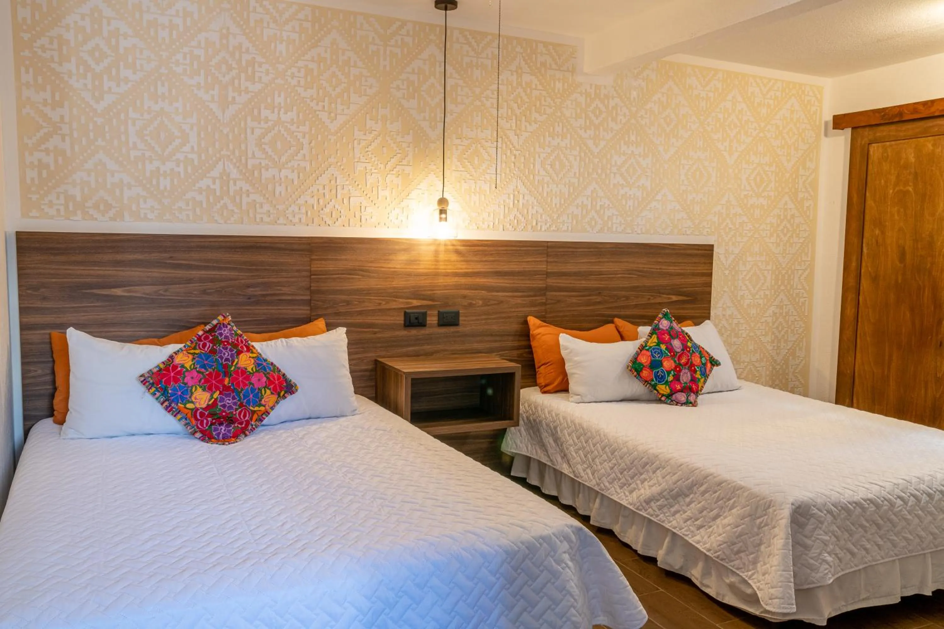 Bed in Hotel Las Camelias Inn by AHS