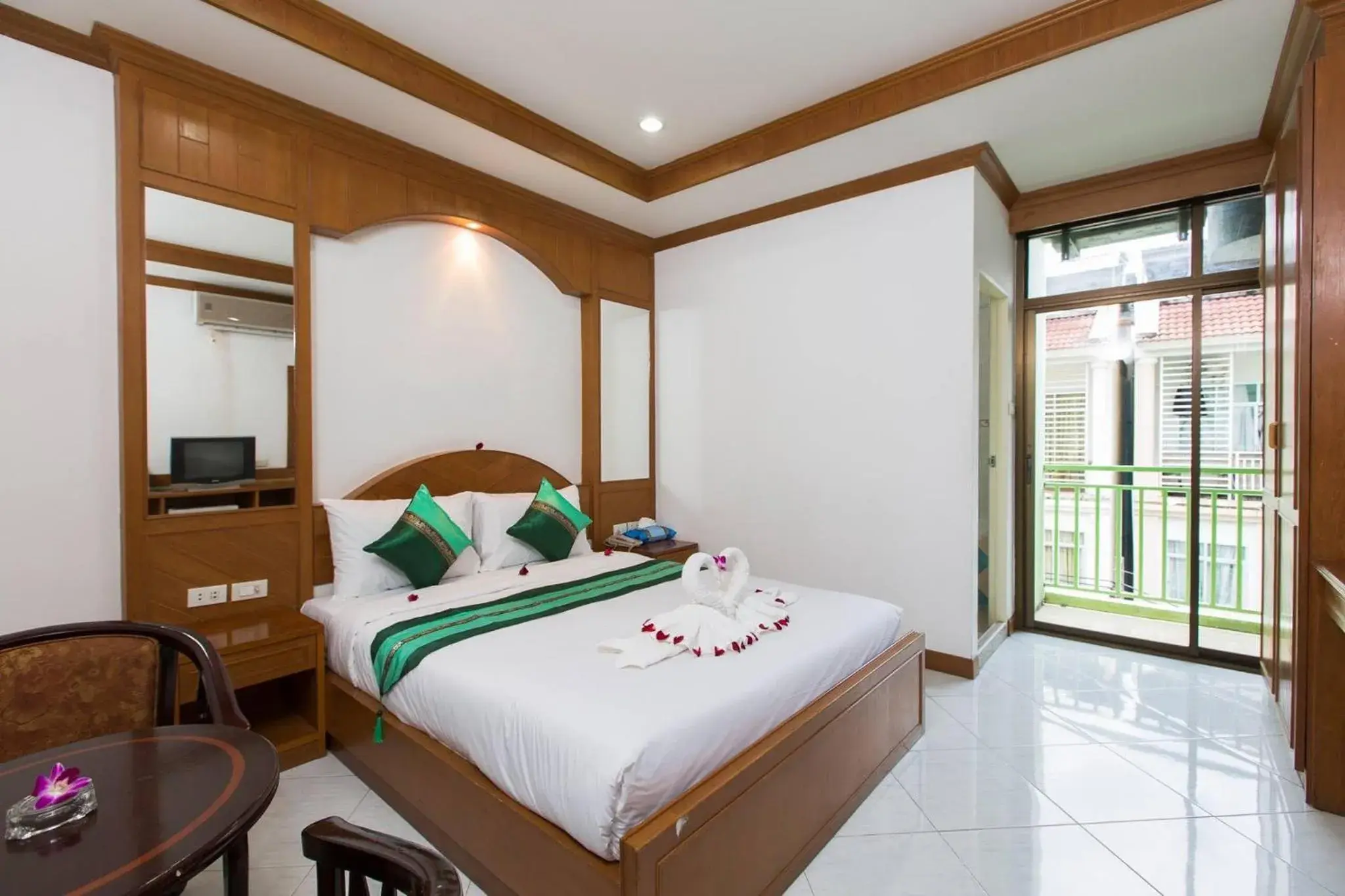 Photo of the whole room, Bed in Magnific Patong Photo of the whole room, Bed in Magnific Patong