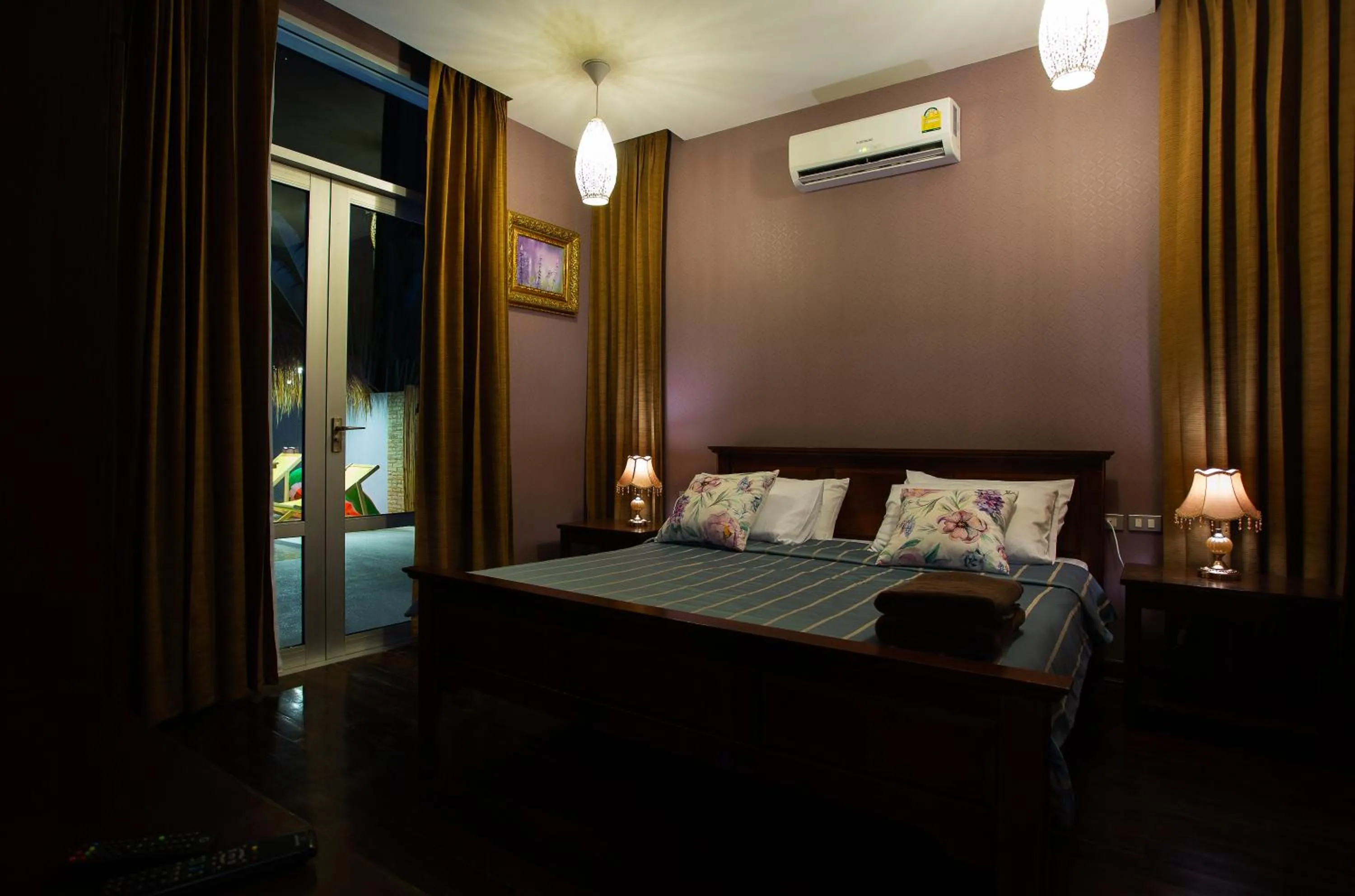 Bed in Nagawari Art Maldives BBQ Pattaya Villa