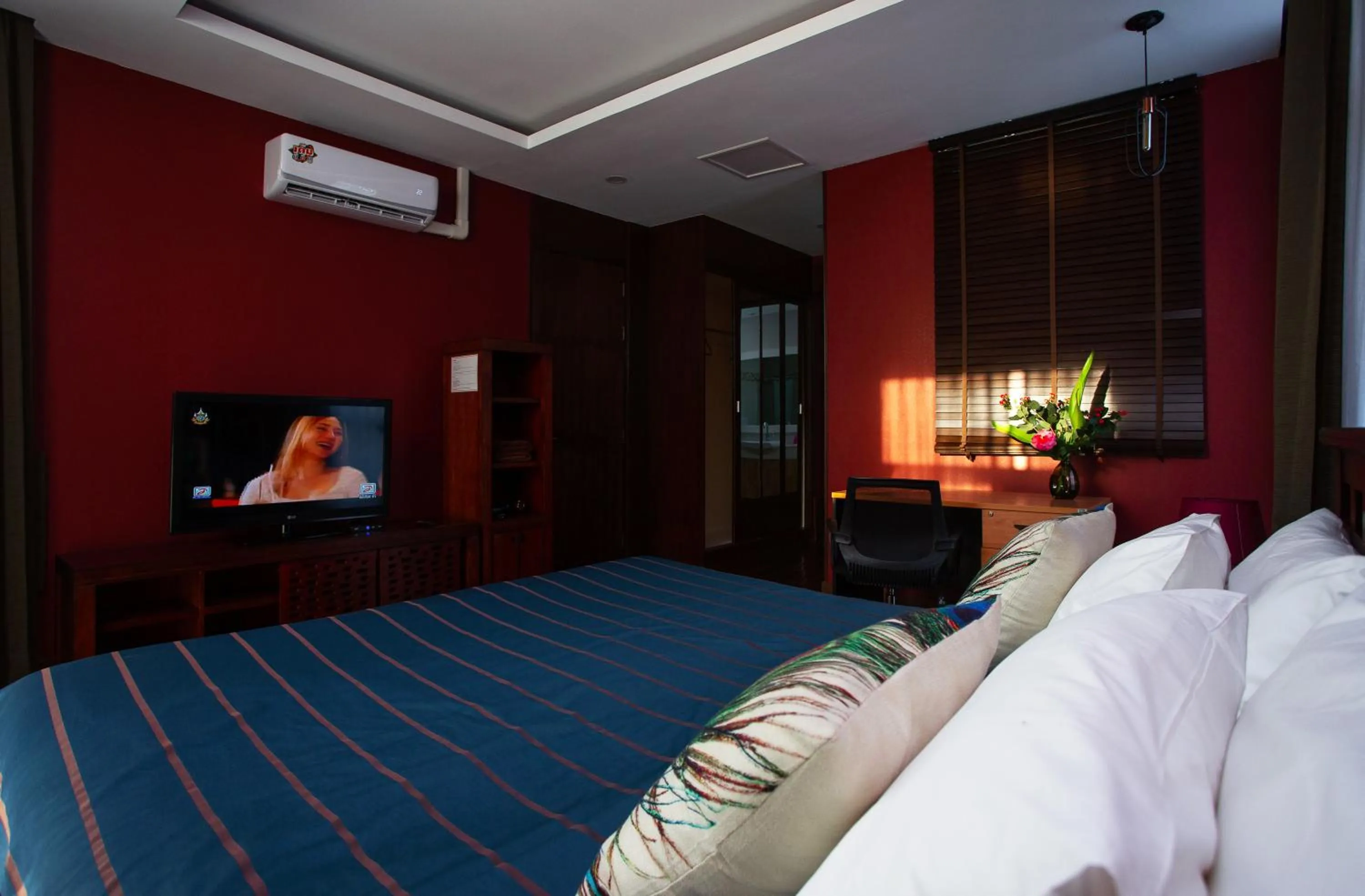 Bed in Nagawari Art Maldives BBQ Pattaya Villa