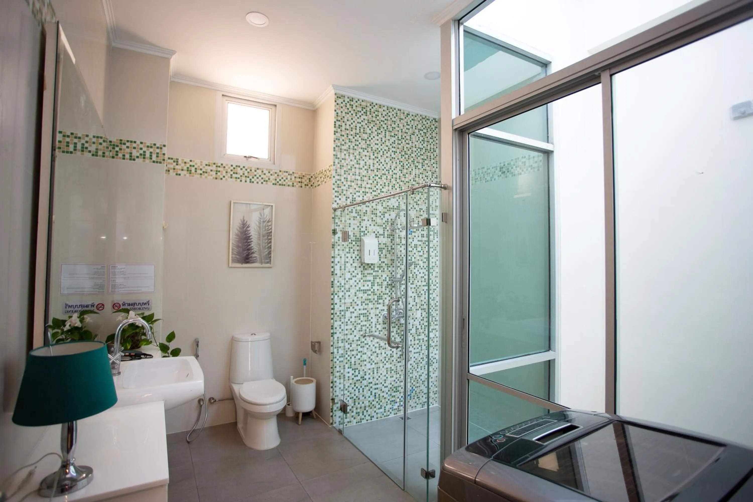 Shower in Nagawari Art Maldives BBQ Pattaya Villa