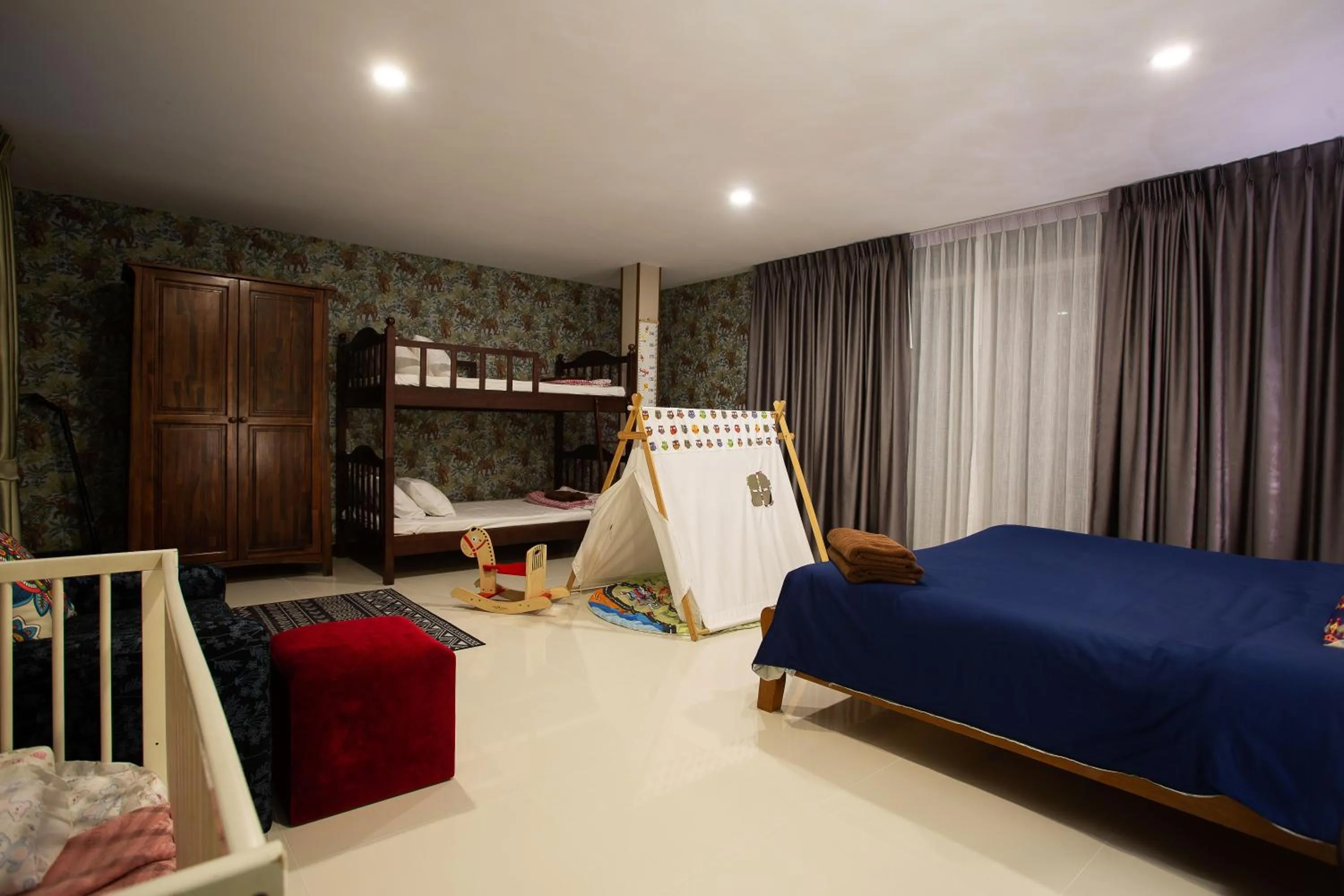 Bed in Nagawari Art Maldives BBQ Pattaya Villa