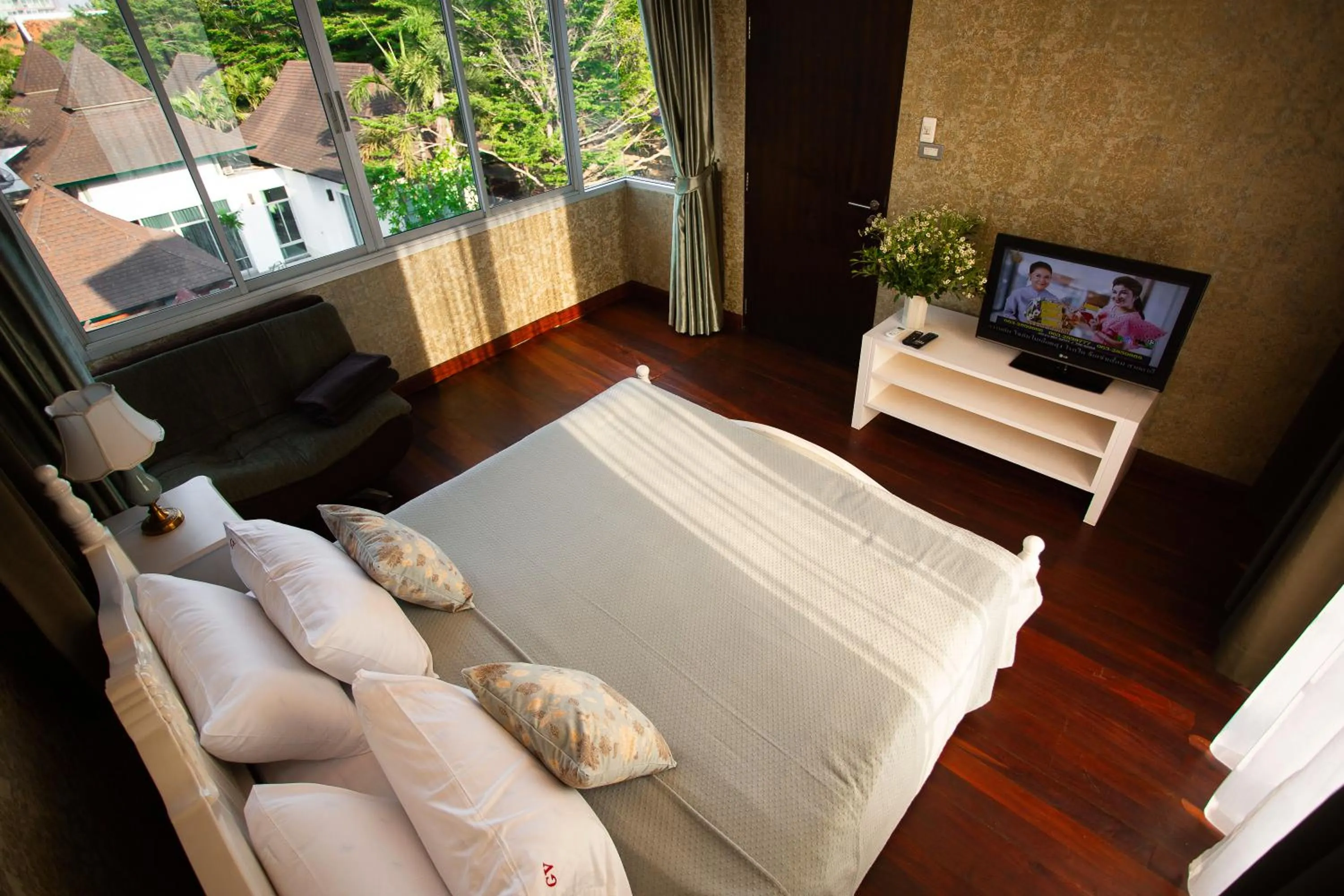 Bed in Nagawari Art Maldives BBQ Pattaya Villa