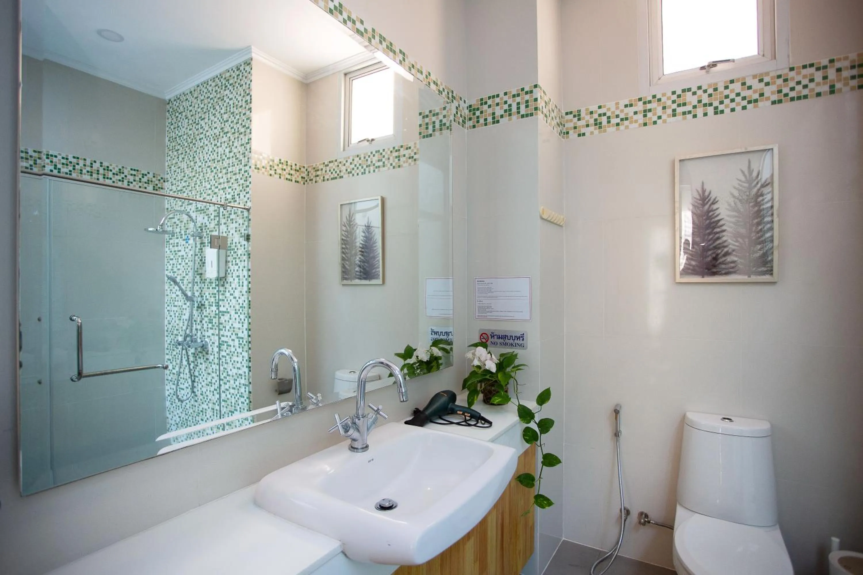 Shower in Nagawari Art Maldives BBQ Pattaya Villa