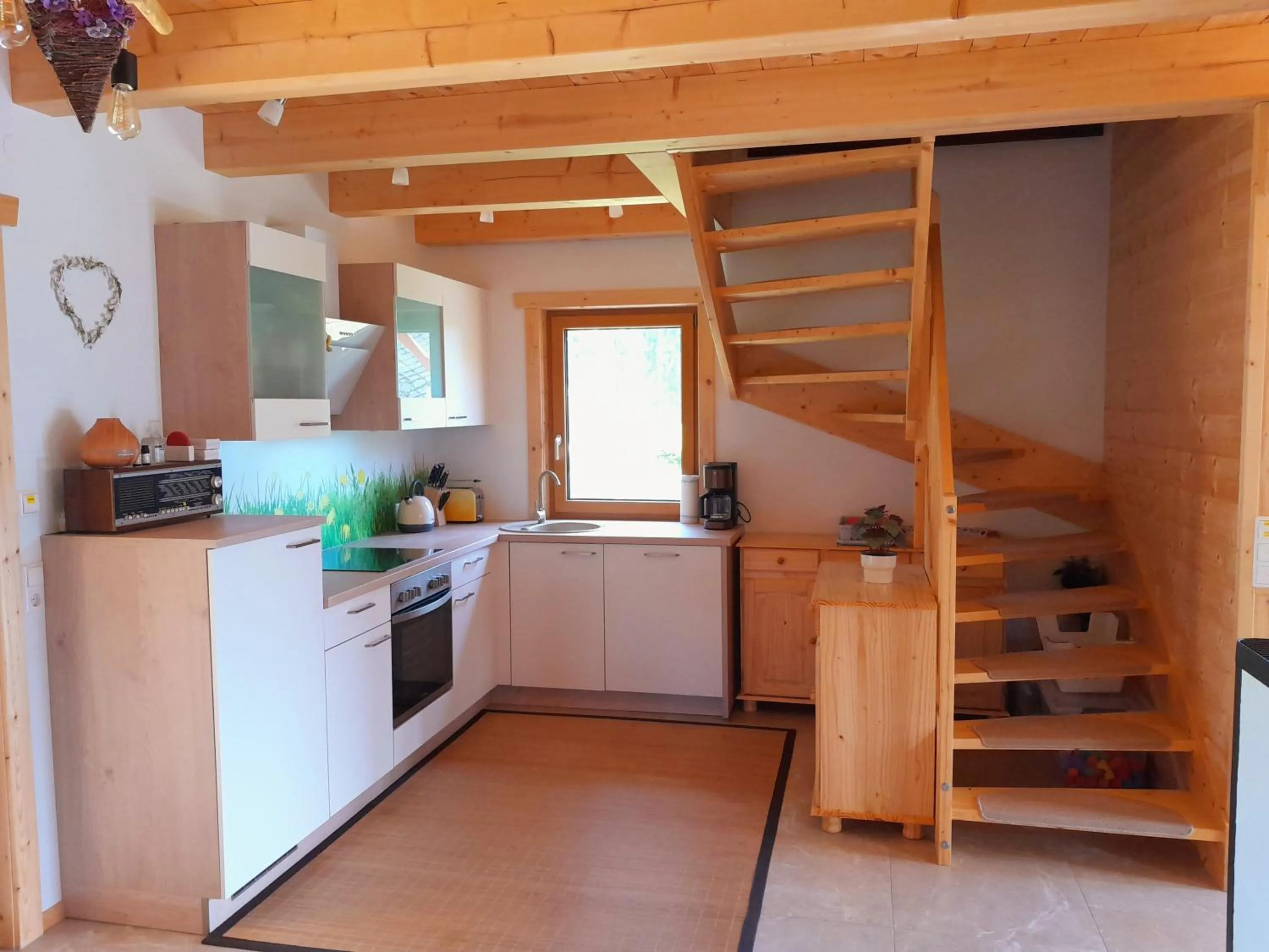 Kitchen or kitchenette in Auszeit Almhaus Schmalzbauer