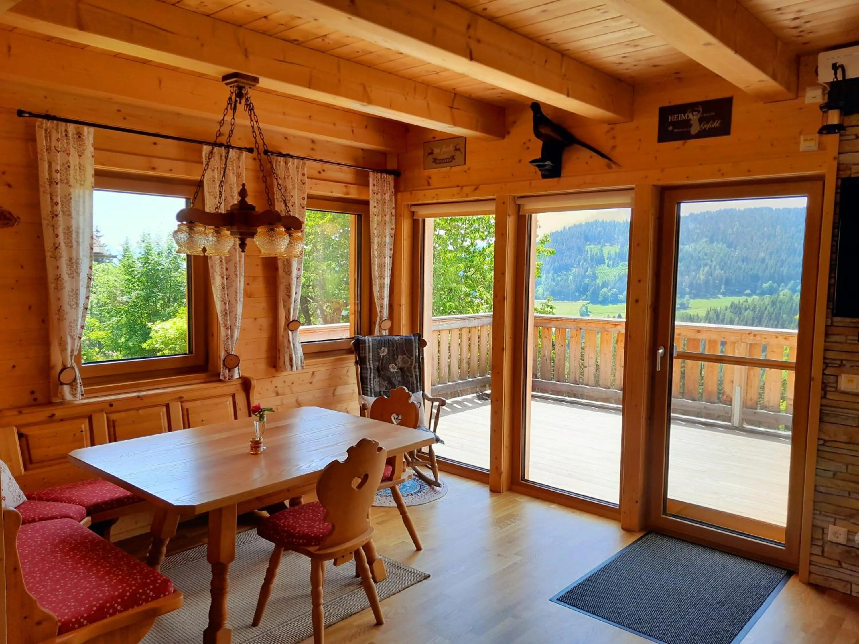 Dining area in Auszeit Almhaus Schmalzbauer