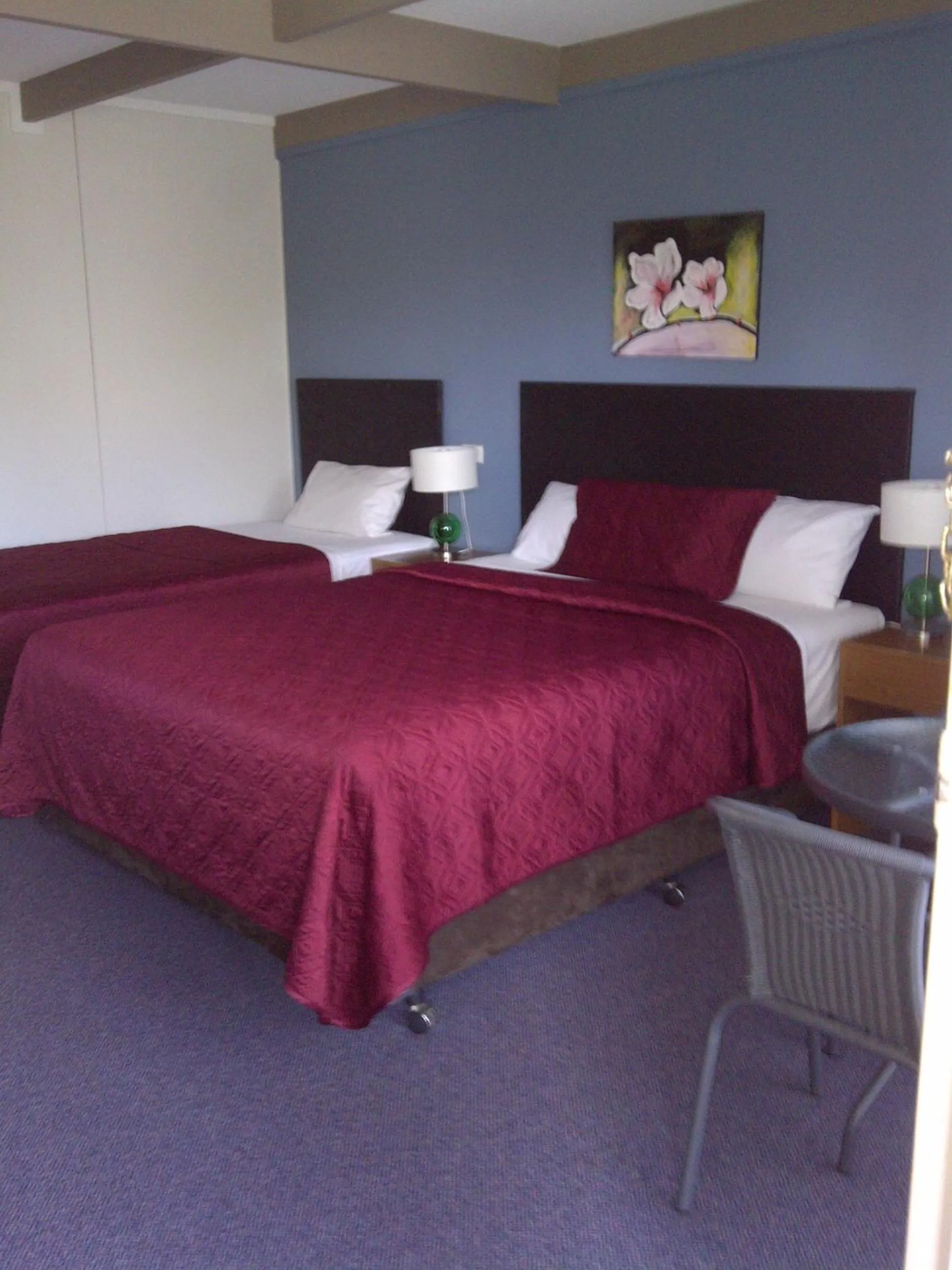 Bed in Zero Inn Motel