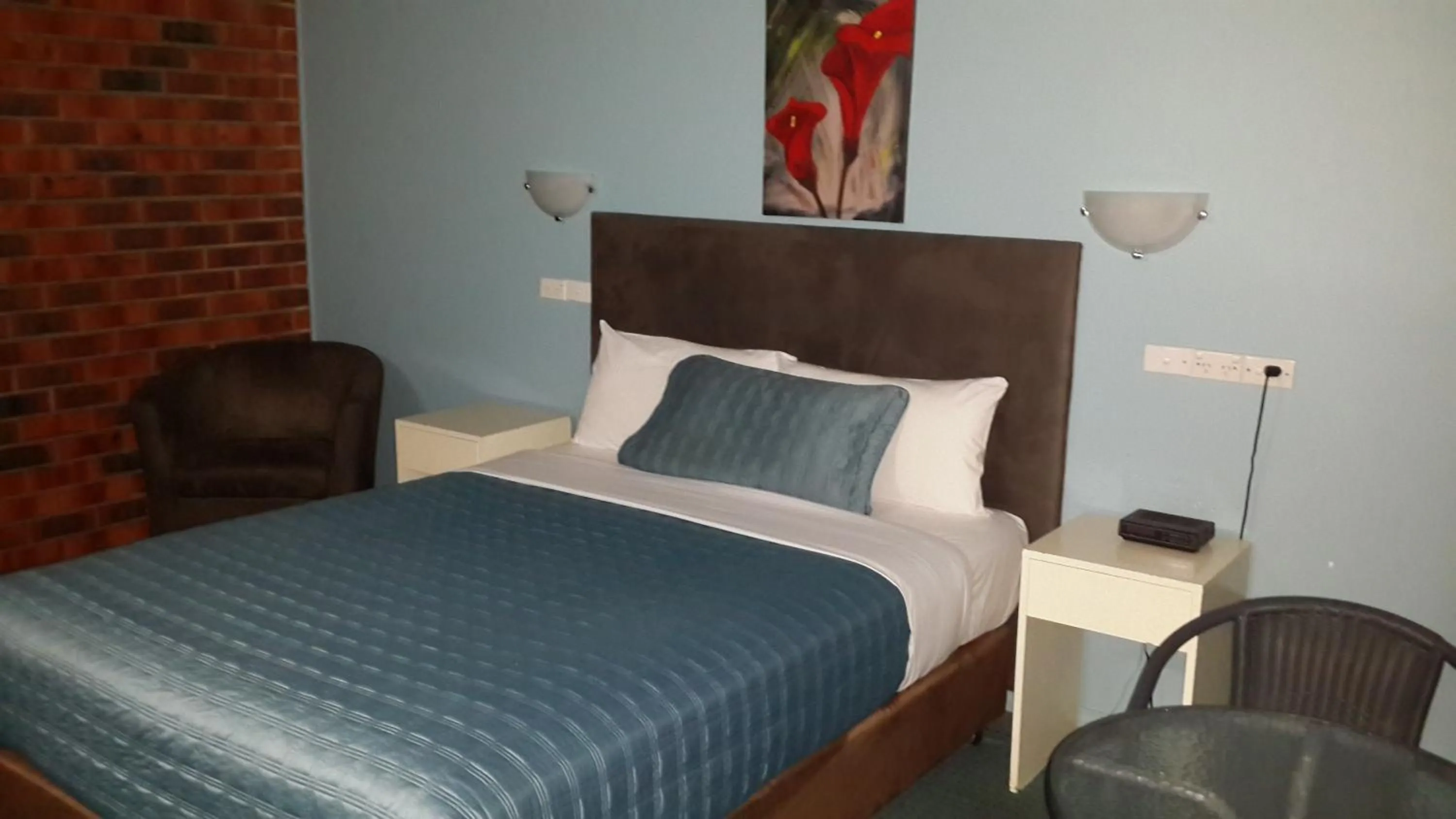 Bedroom, Bed in Zero Inn Motel