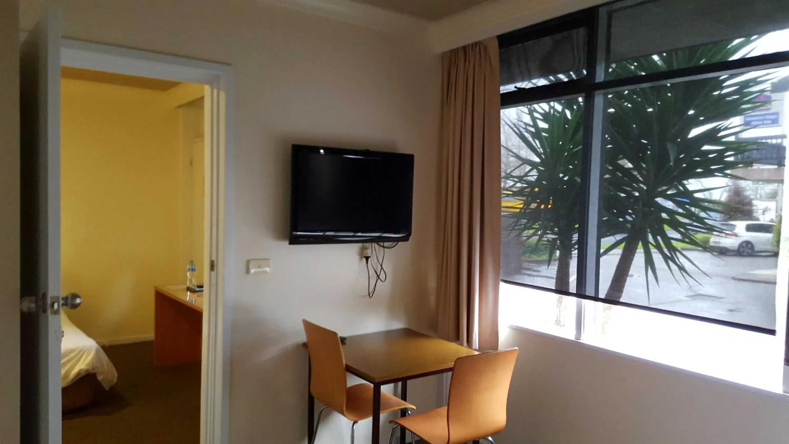 Bedroom in Best Western Governor Gipps Motor Inn Bedroom in Best Western Governor Gipps Motor Inn