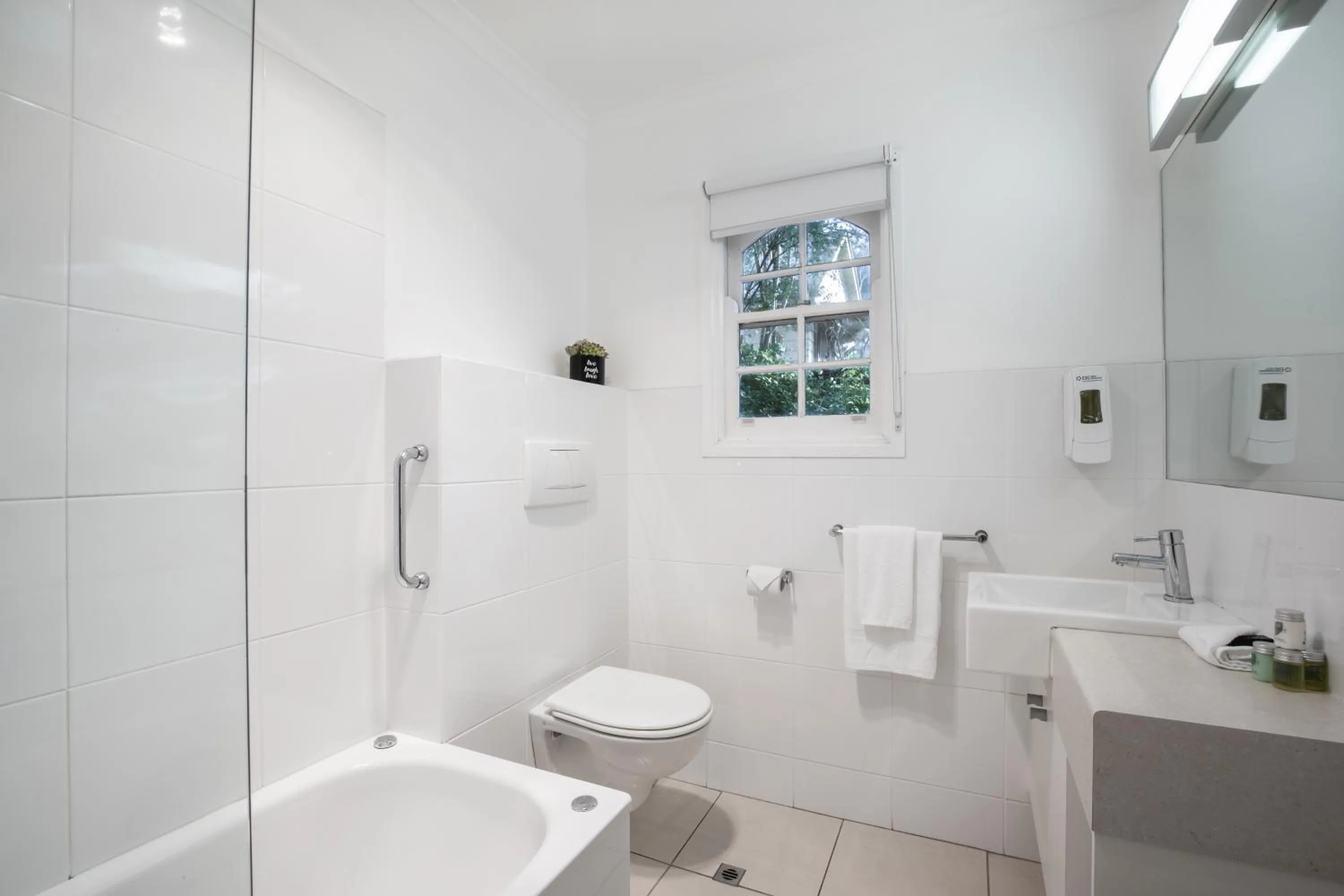 Bathroom in Chestnut Tree Holiday Units