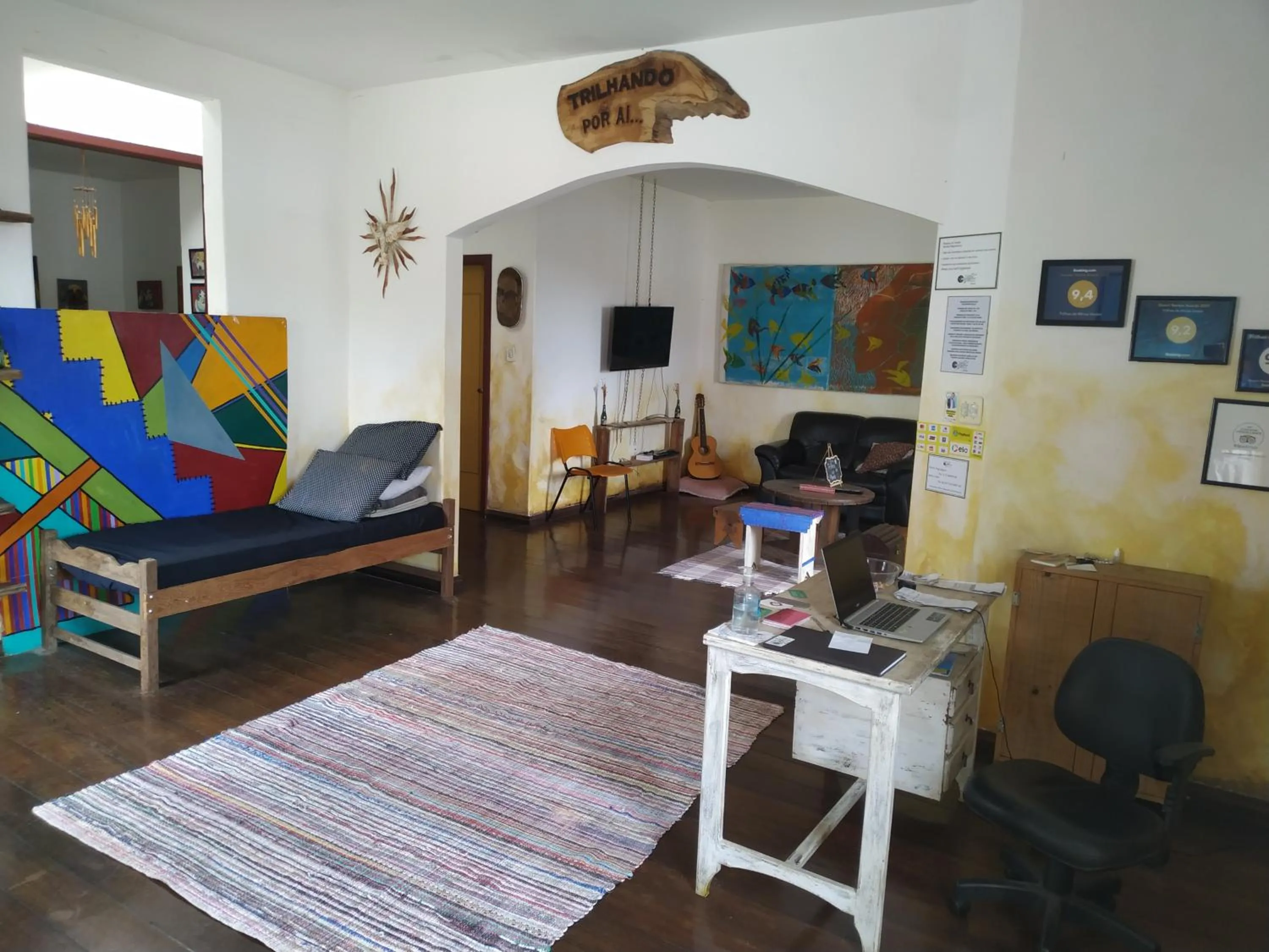 Communal lounge/ TV room in Trilhas de Minas Hostel Camping