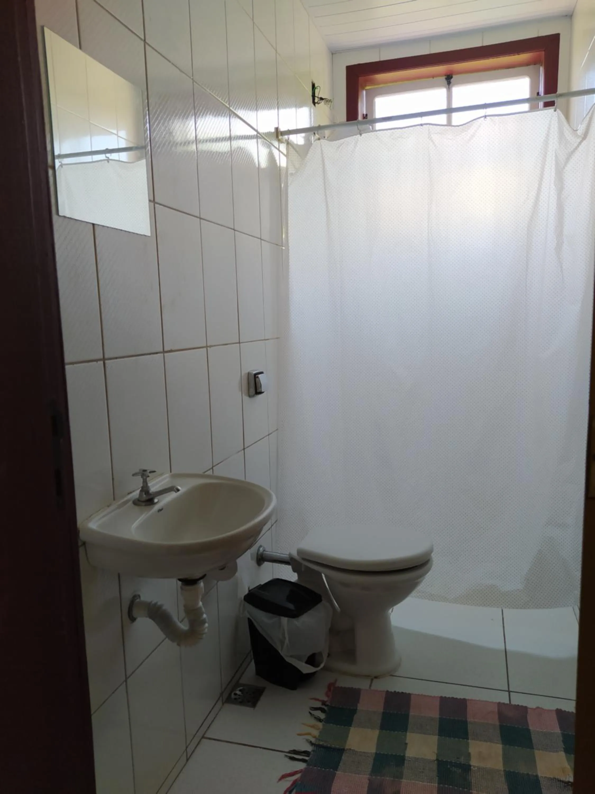 Shower in Trilhas de Minas Hostel Camping