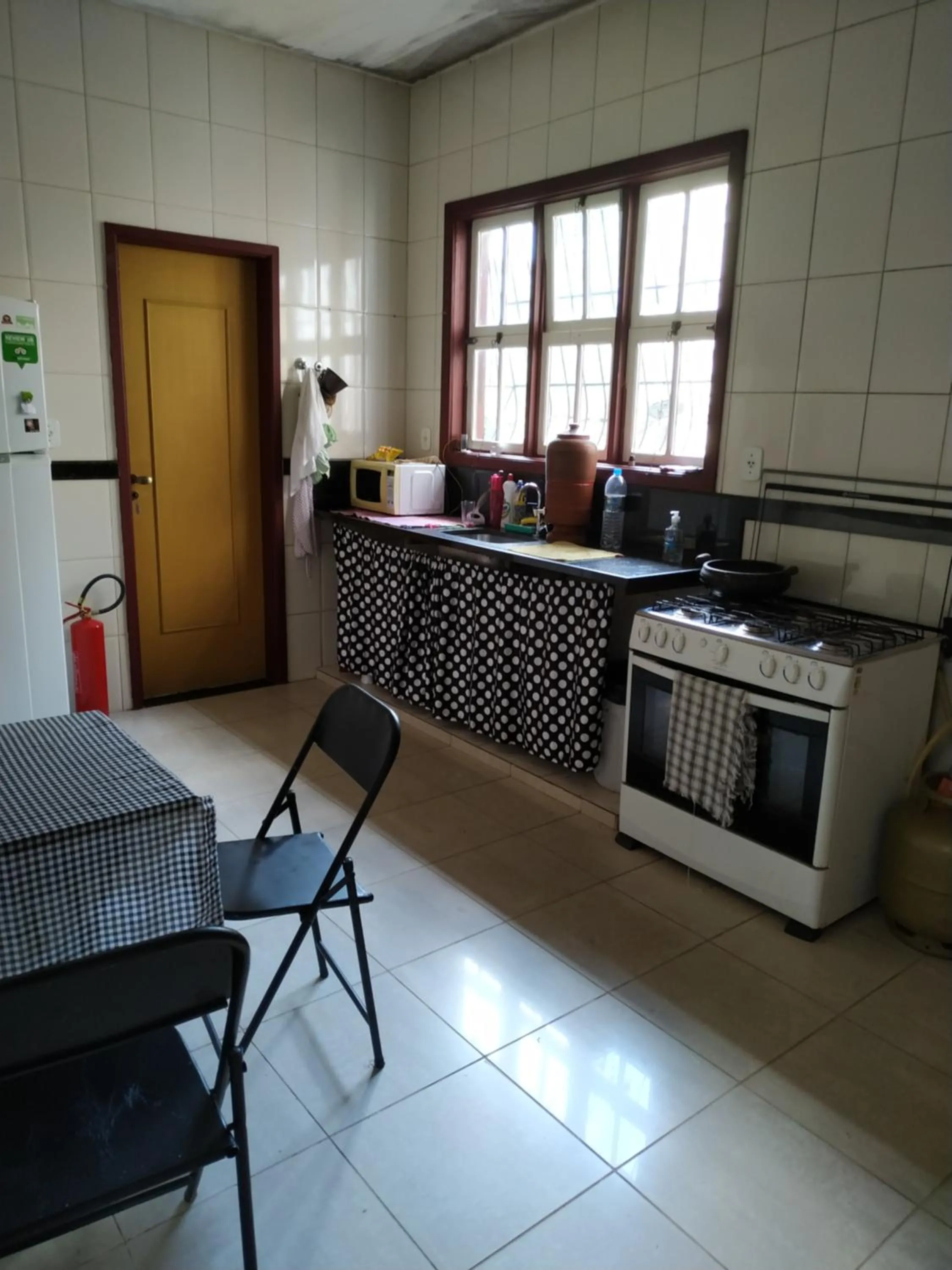 Communal kitchen in Trilhas de Minas Hostel Camping