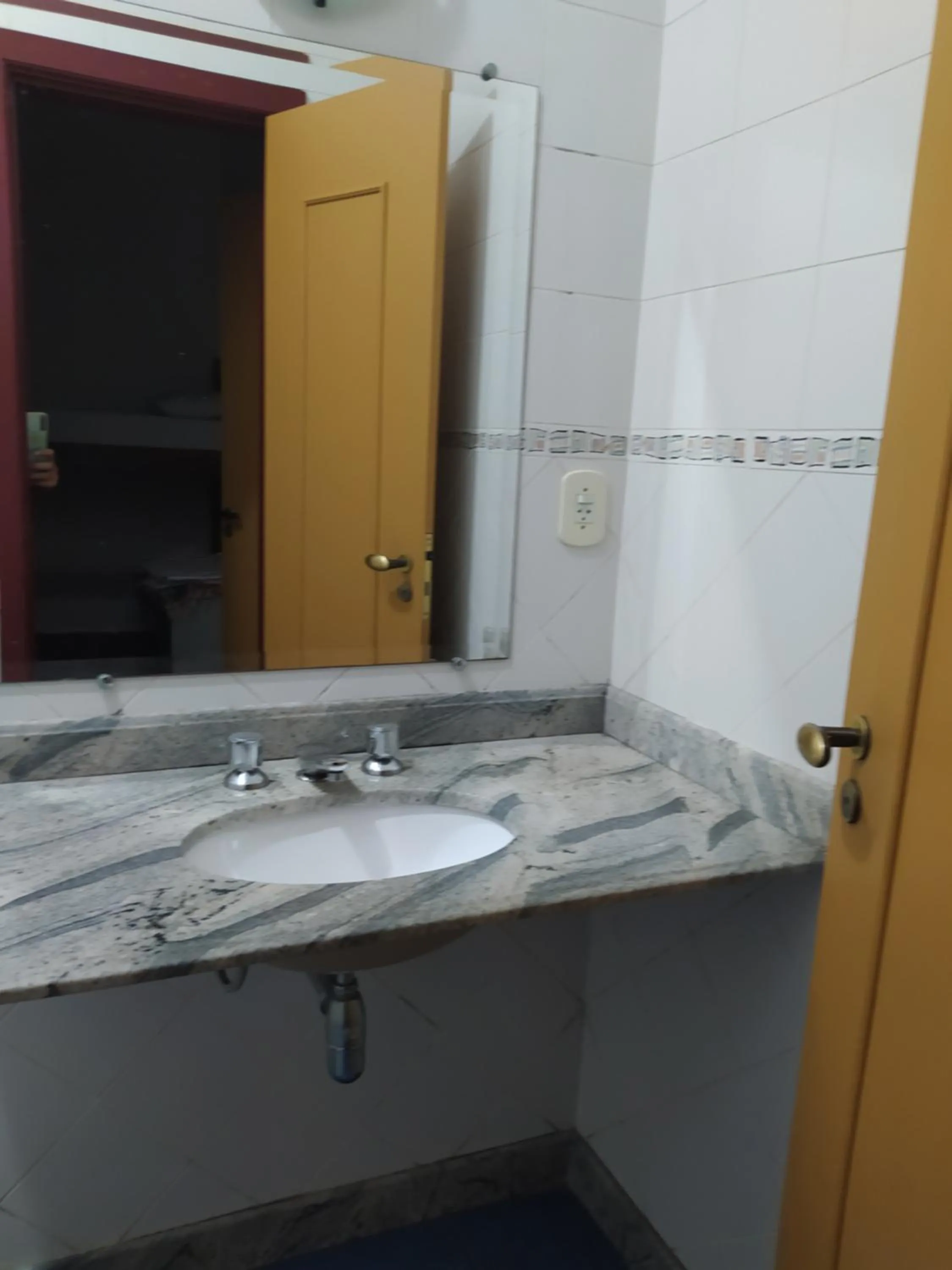 Bathroom in Trilhas de Minas Hostel Camping