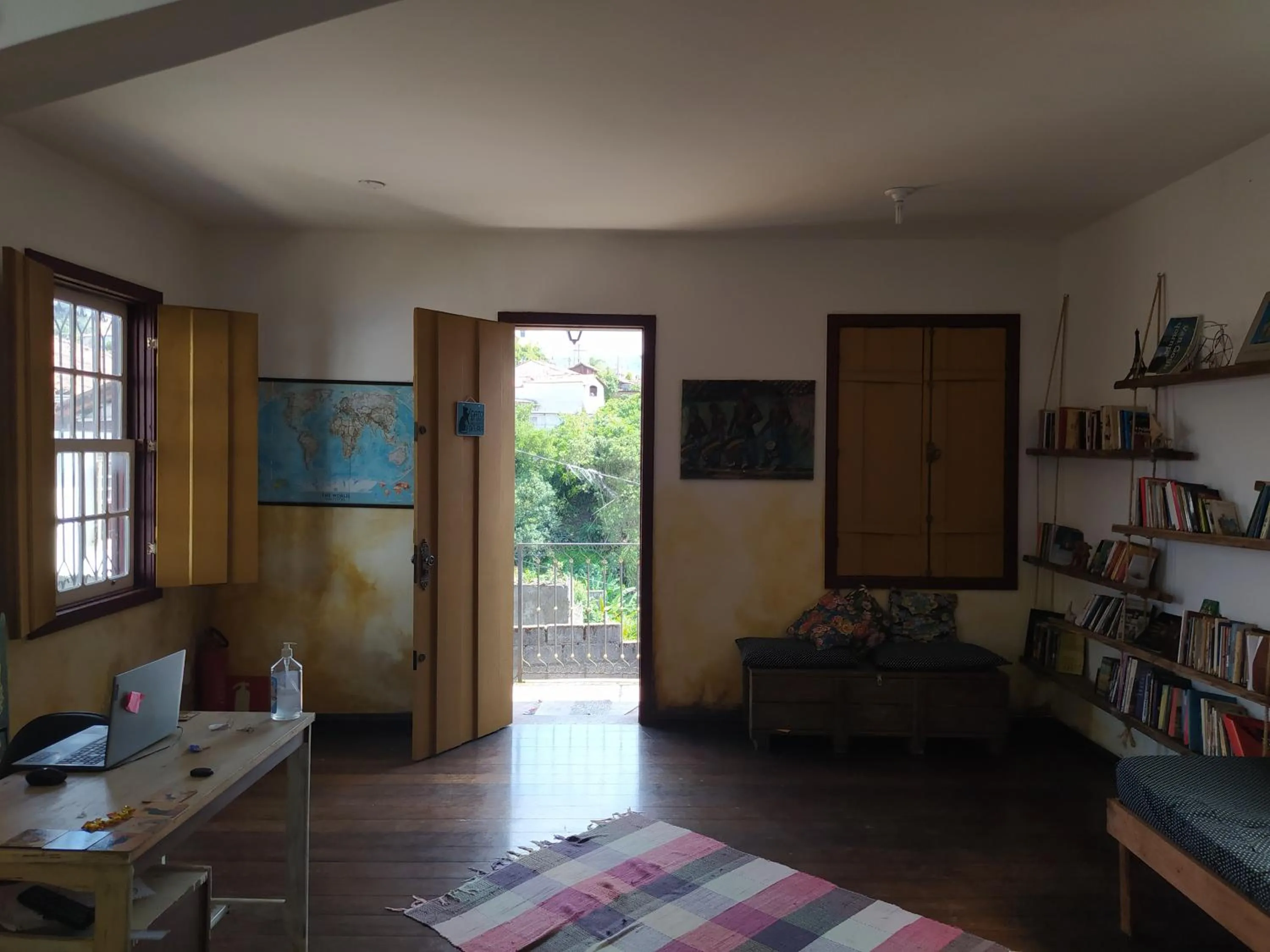Library in Trilhas de Minas Hostel Camping