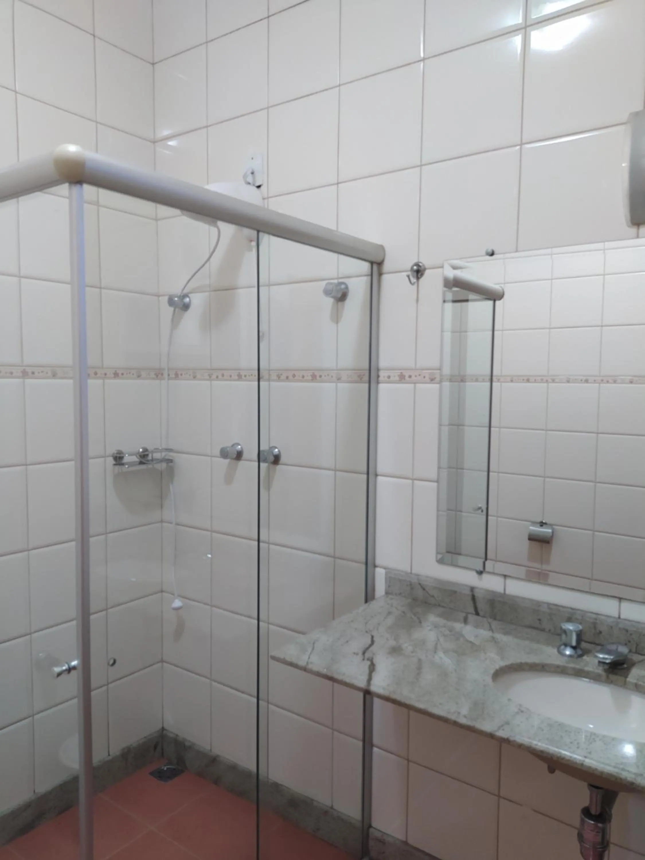 Bathroom in Trilhas de Minas Hostel Camping