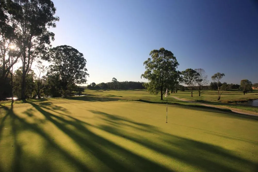 Golfcourse in Riverside Oaks Golf Resort