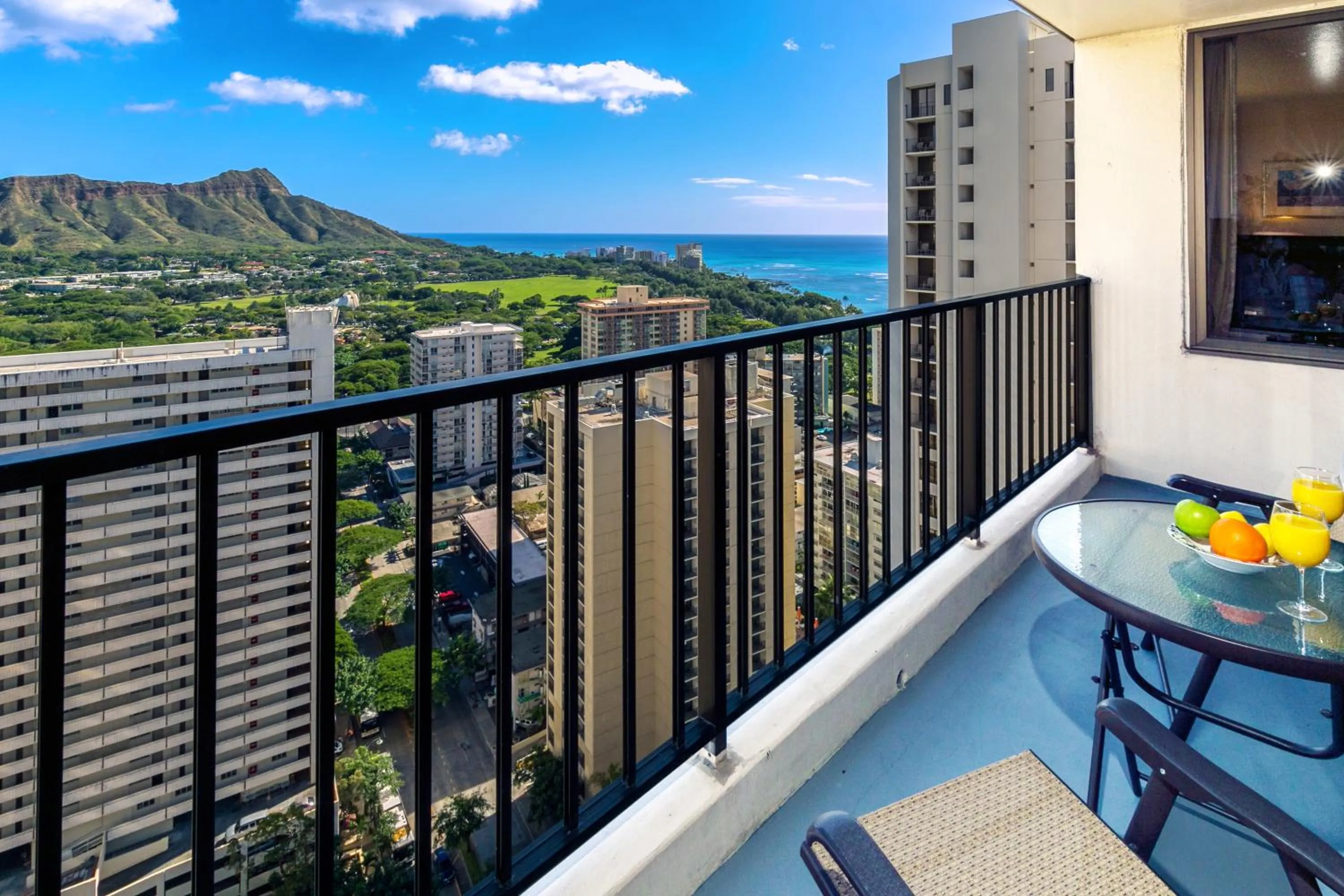 Balcony/Terrace in Fabulous Diamond Head & Ocean View Condo with Free Parking