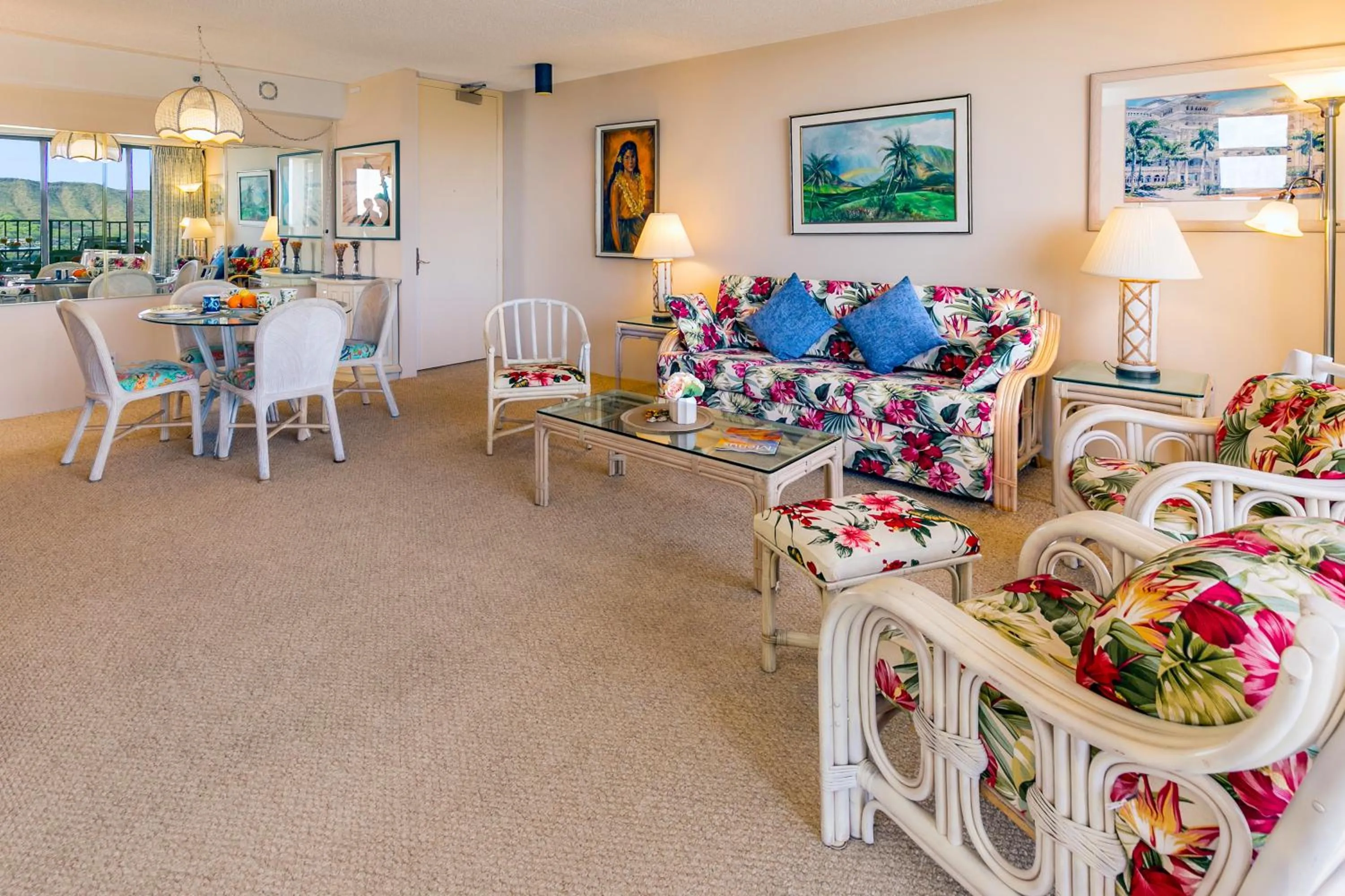 Bed in Fabulous Diamond Head & Ocean View Condo with Free Parking