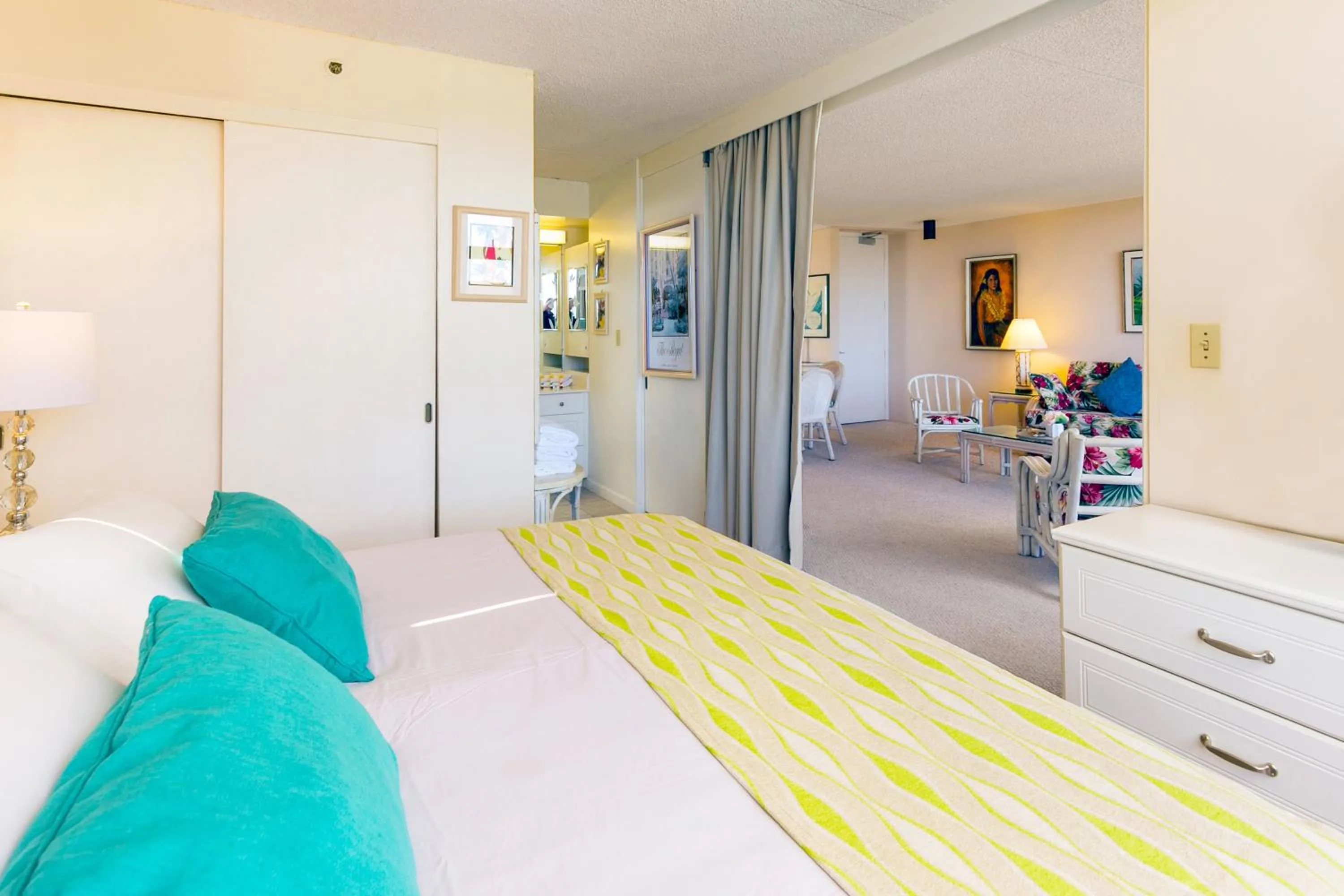 Bedroom, Bed in Fabulous Diamond Head & Ocean View Condo with Free Parking